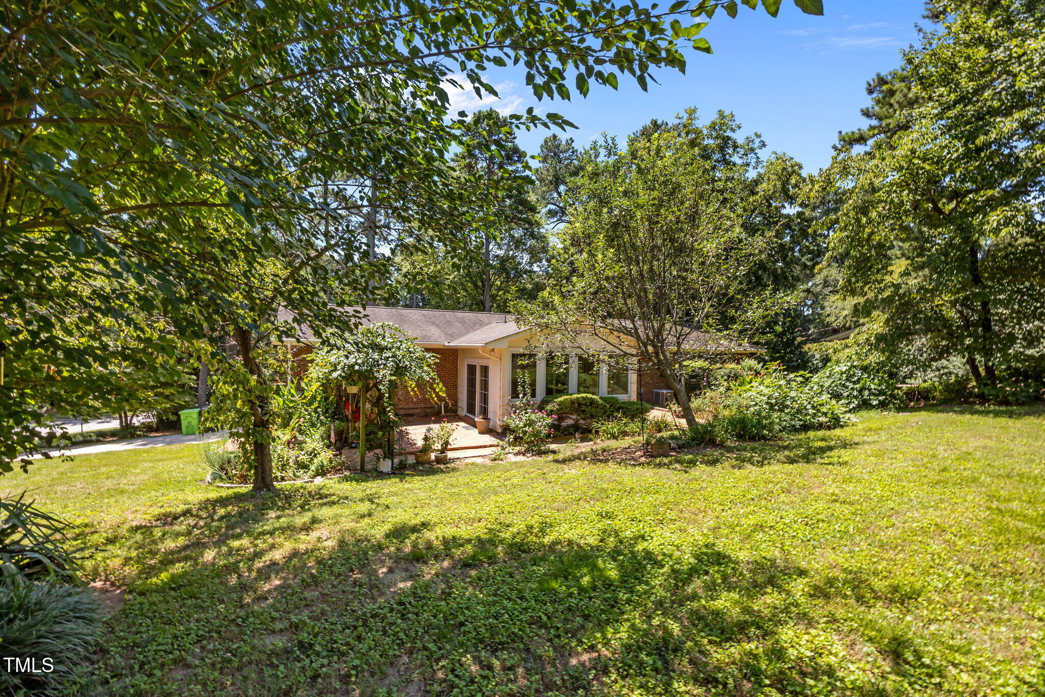 Raleigh, North Carolina, 27609, United States, 3 Bedrooms Bedrooms, ,2 BathroomsBathrooms,Residential,For Sale,1911441