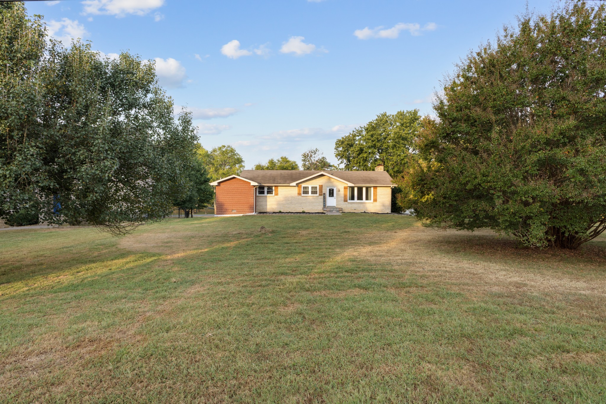 Lake Terrace Dr, Hendersonville, TN 37075