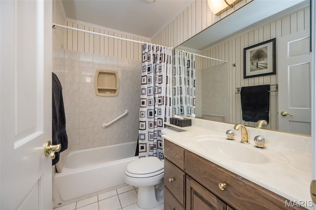 Chesterfield, Missouri, 63017, United States, 4 Bedrooms Bedrooms, ,3 BathroomsBathrooms,Residential,For Sale,1932834