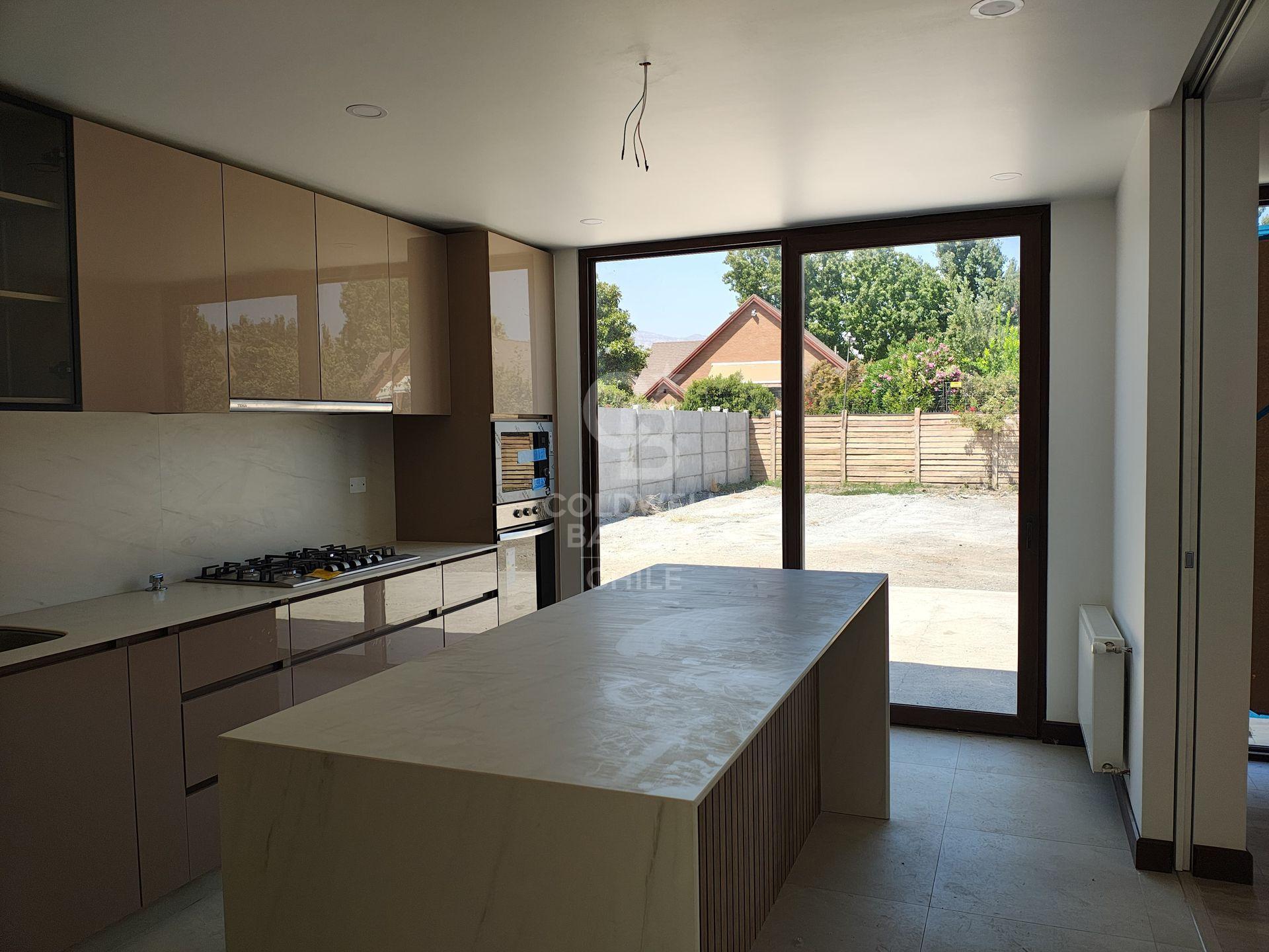 Colina, Chile, 4 Bedrooms Bedrooms, ,3 BathroomsBathrooms,Residential,For Sale,1994931