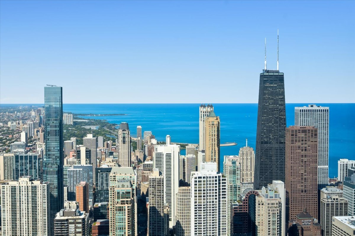 Chicago, Illinois, 60611, United States, 1 Bedroom Bedrooms, ,2 BathroomsBathrooms,Residential,For Sale,1995961