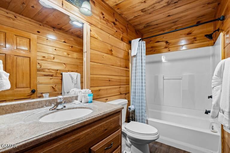 Sevierville, Tennessee, 37876, United States, 2 Bedrooms Bedrooms, ,4 BathroomsBathrooms,Residential,For Sale,2019046