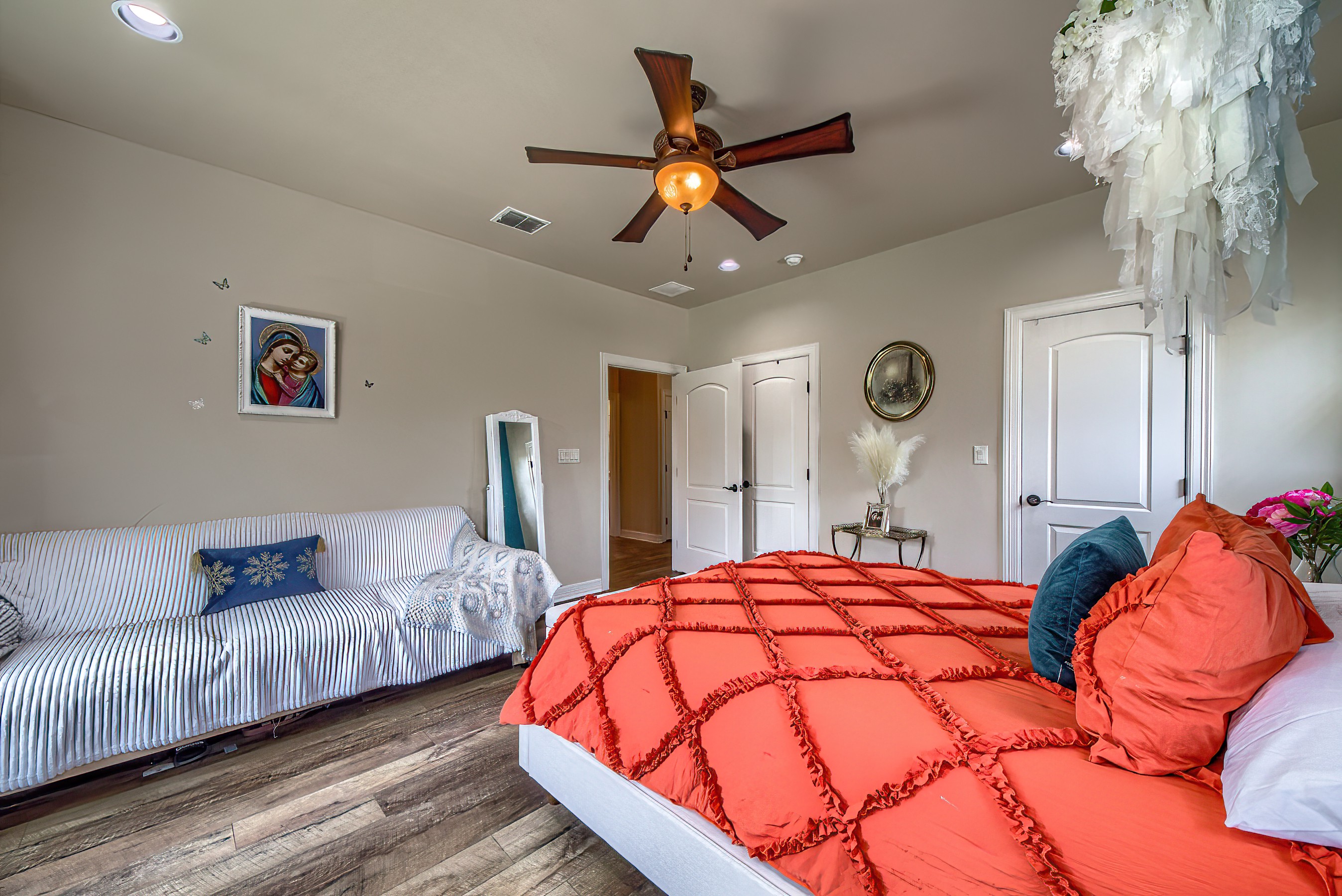 Seguin, Texas, 78155, United States, 7 Bedrooms Bedrooms, ,7 BathroomsBathrooms,Residential,For Sale,1994199