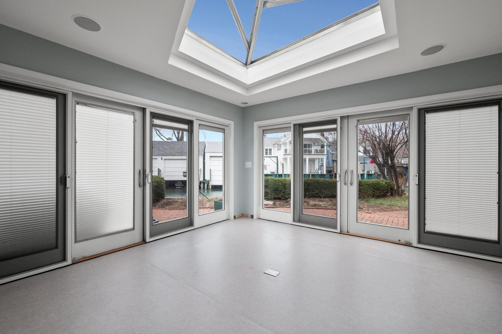 Detroit, Michigan, 48215, United States, 3 Bedrooms Bedrooms, ,4 BathroomsBathrooms,Residential,For Sale,1924310