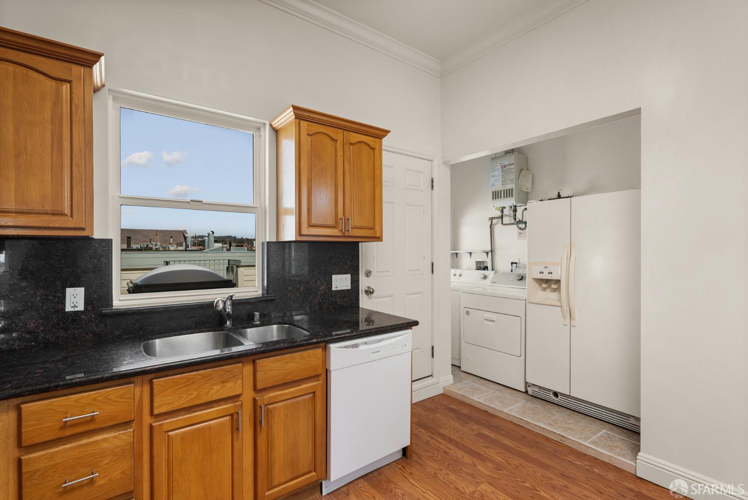 San Francisco, California, 94122, United States, 3 Bedrooms Bedrooms, ,2 BathroomsBathrooms,Residential,For Sale,1948647