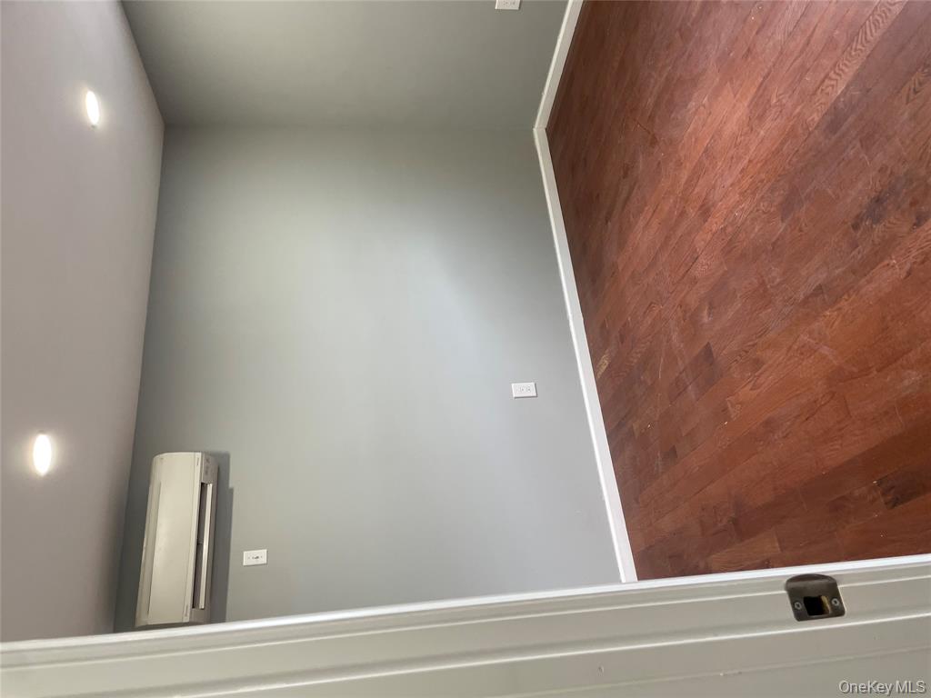 Ozone Park, New York, 11420, United States, 6 Bedrooms Bedrooms, ,3 BathroomsBathrooms,Residential,For Sale,1990391