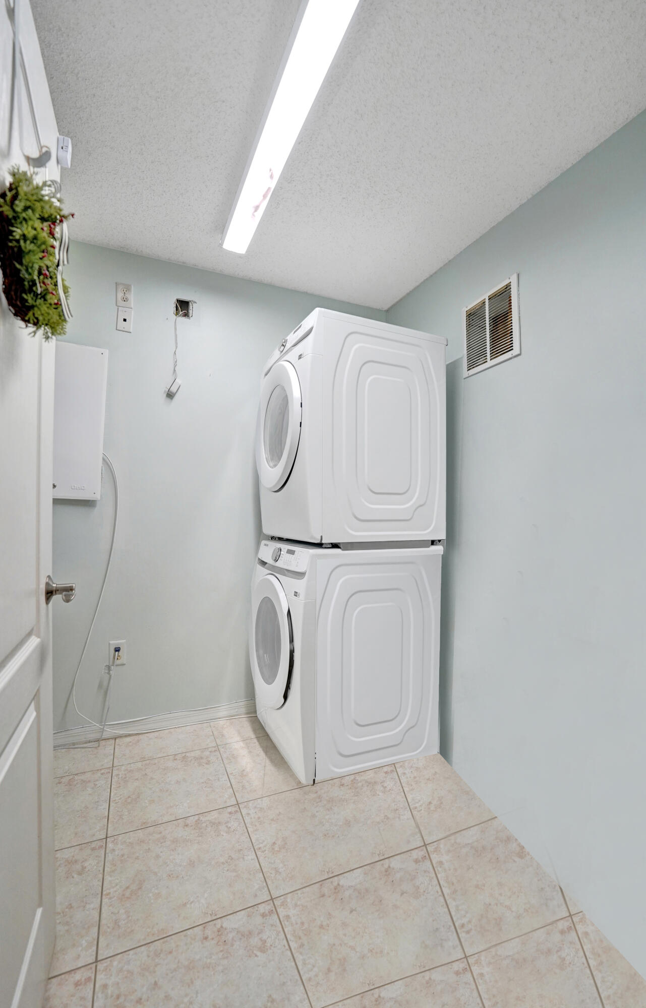 Pembroke Pines, Florida, 33332, United States, 3 Bedrooms Bedrooms, ,2 BathroomsBathrooms,Residential,For Sale,1987784