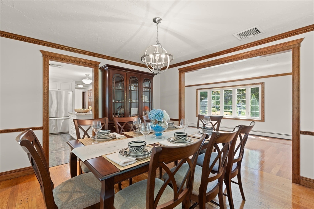 Easton, Massachusetts, 02356, United States, 4 Bedrooms Bedrooms, ,2 BathroomsBathrooms,Residential,For Sale,1896816