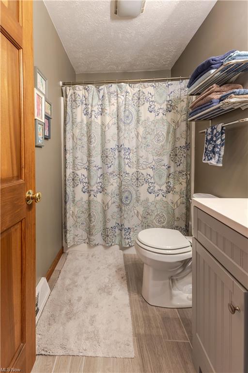 Chester, West Virginia, 26034, United States, 3 Bedrooms Bedrooms, ,3 BathroomsBathrooms,Residential,For Sale,1975770