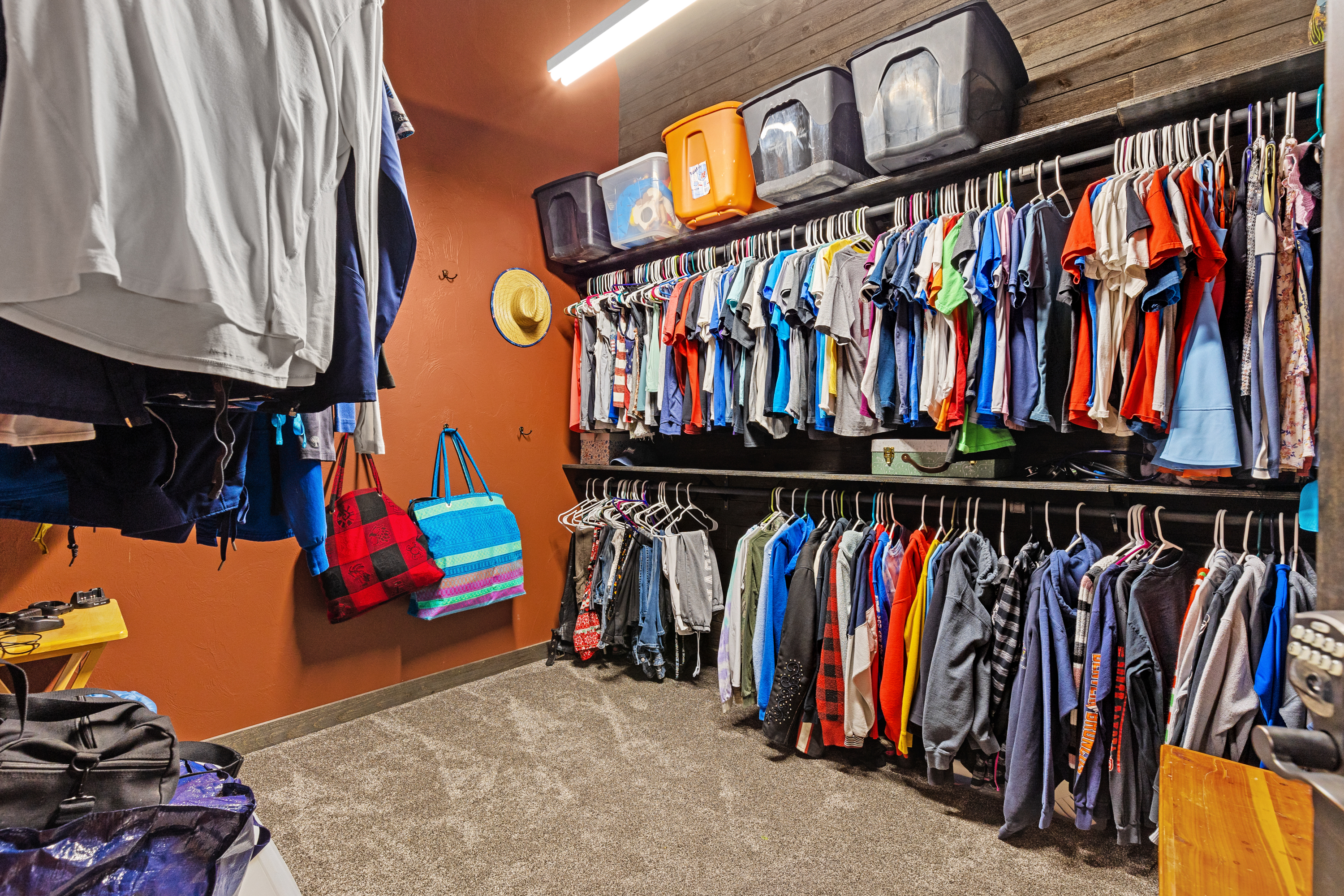 Hot Springs, South Dakota, 57747, United States, 6 Bedrooms Bedrooms, ,6 BathroomsBathrooms,Residential,For Sale,1978039