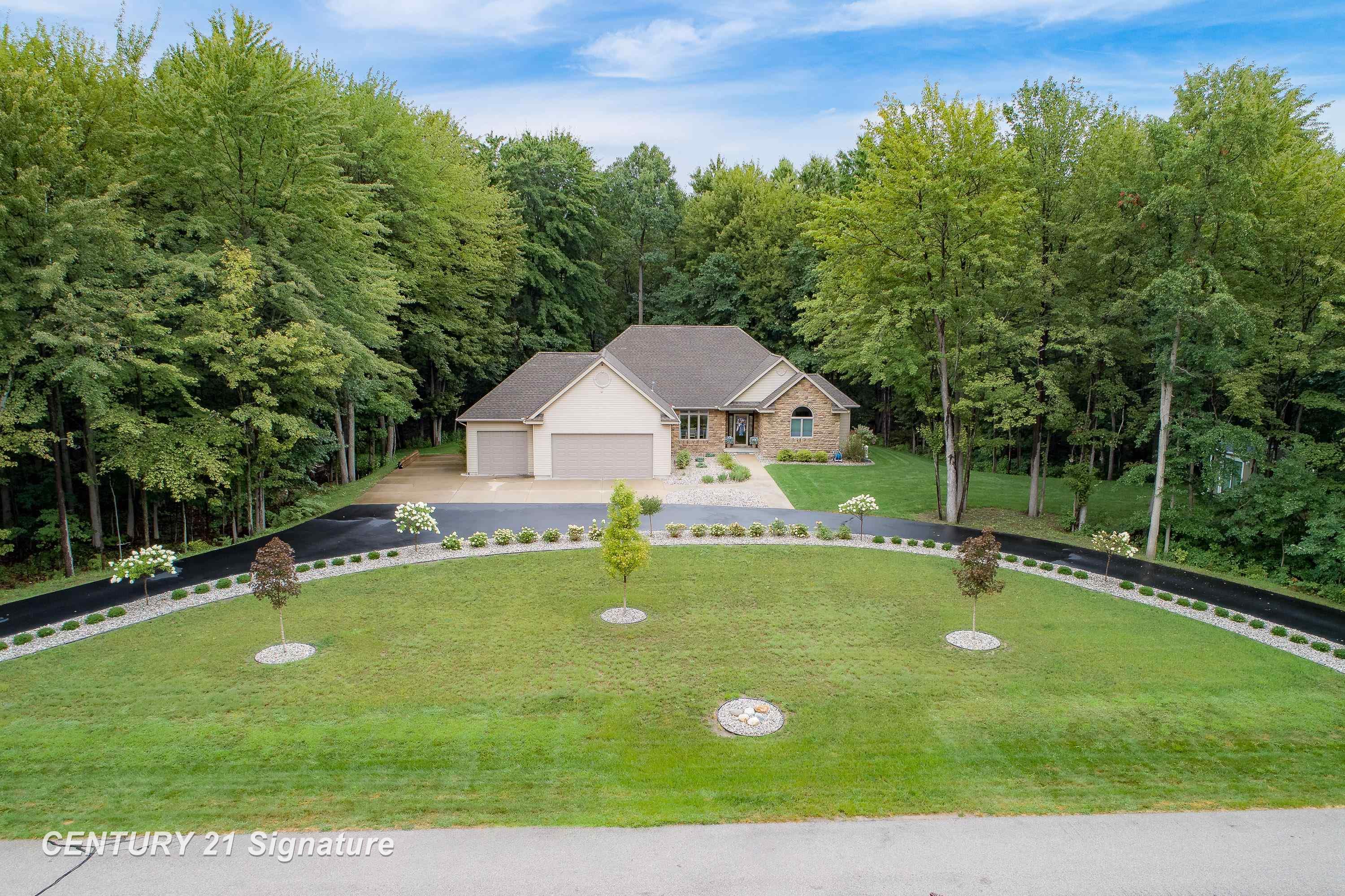 Midland, Michigan, 48642, United States, 4 Bedrooms Bedrooms, ,4 BathroomsBathrooms,Residential,For Sale,1981161