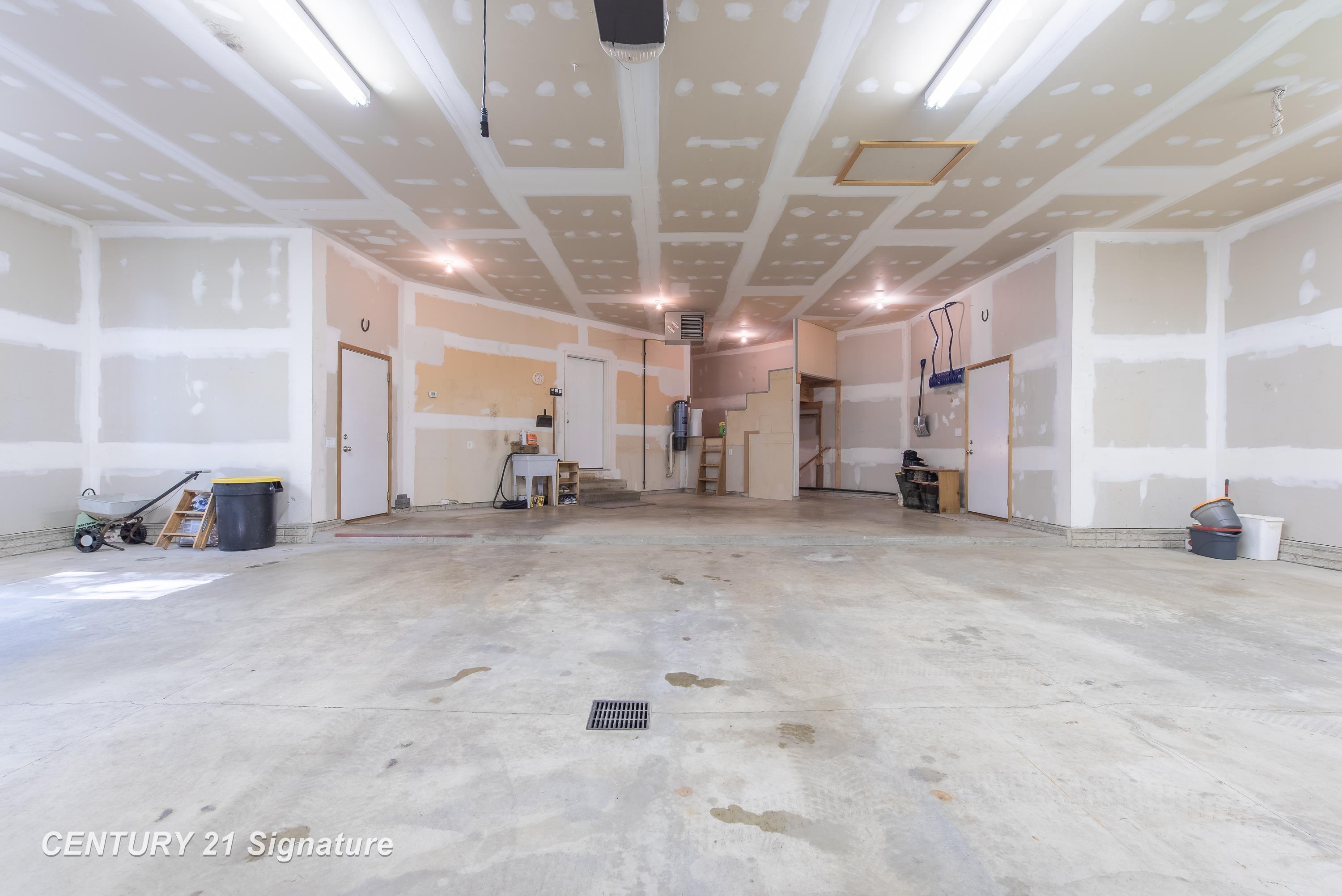 Midland, Michigan, 48642, United States, 4 Bedrooms Bedrooms, ,5 BathroomsBathrooms,Residential,For Sale,1979338