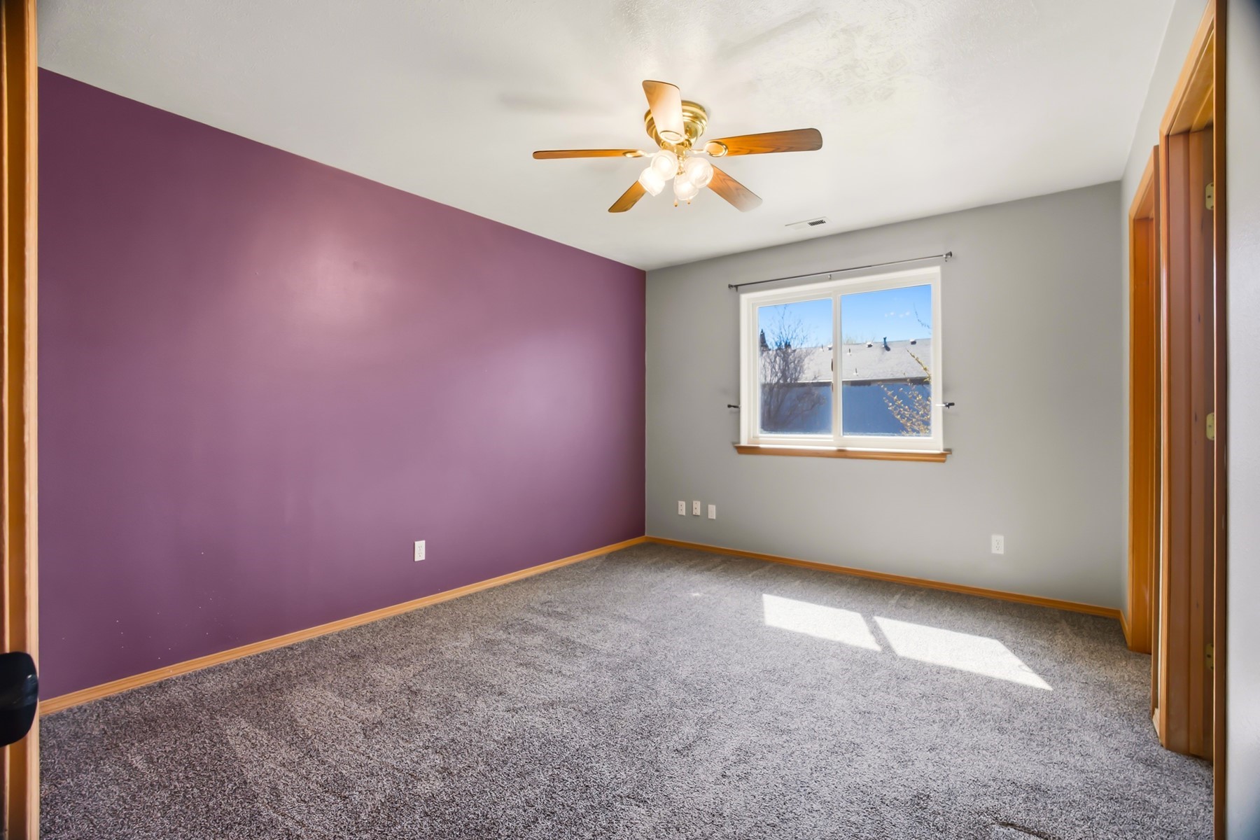  Single-Level Living with Key Updates - 物件實景