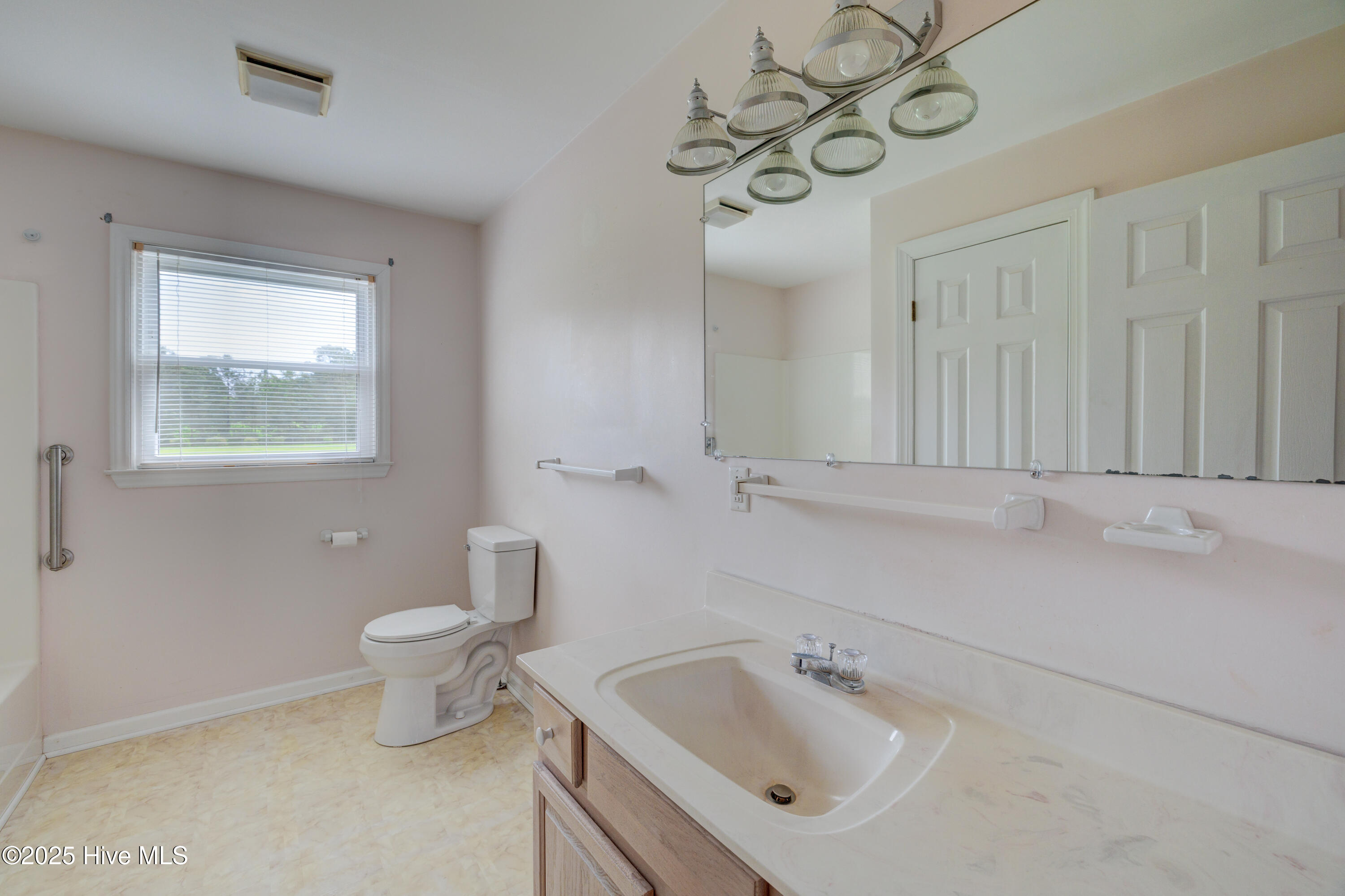 Burgaw, North Carolina, 28425, United States, 4 Bedrooms Bedrooms, ,4 BathroomsBathrooms,Residential,For Sale,1818380