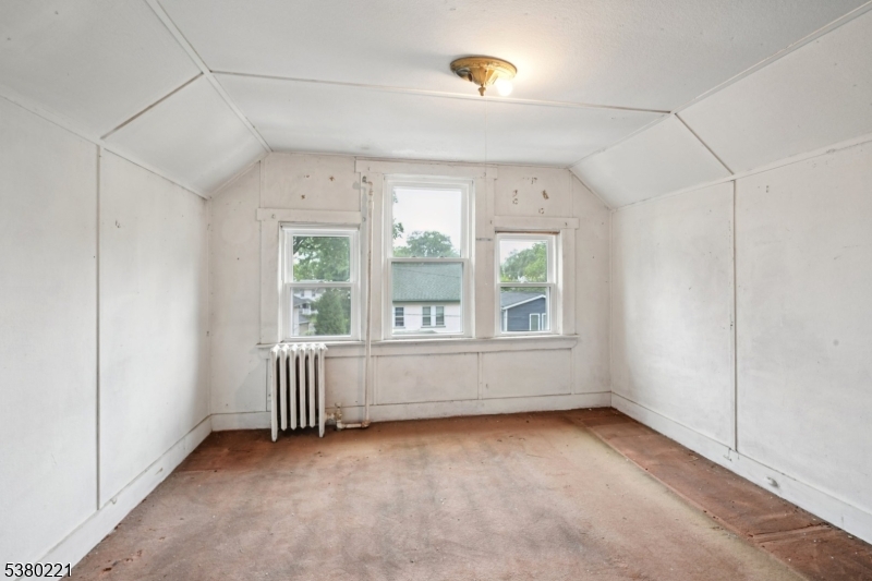 Maplewood Twp., New Jersey, 07040, United States, 5 Bedrooms Bedrooms, ,3 BathroomsBathrooms,Residential,For Sale,1933003