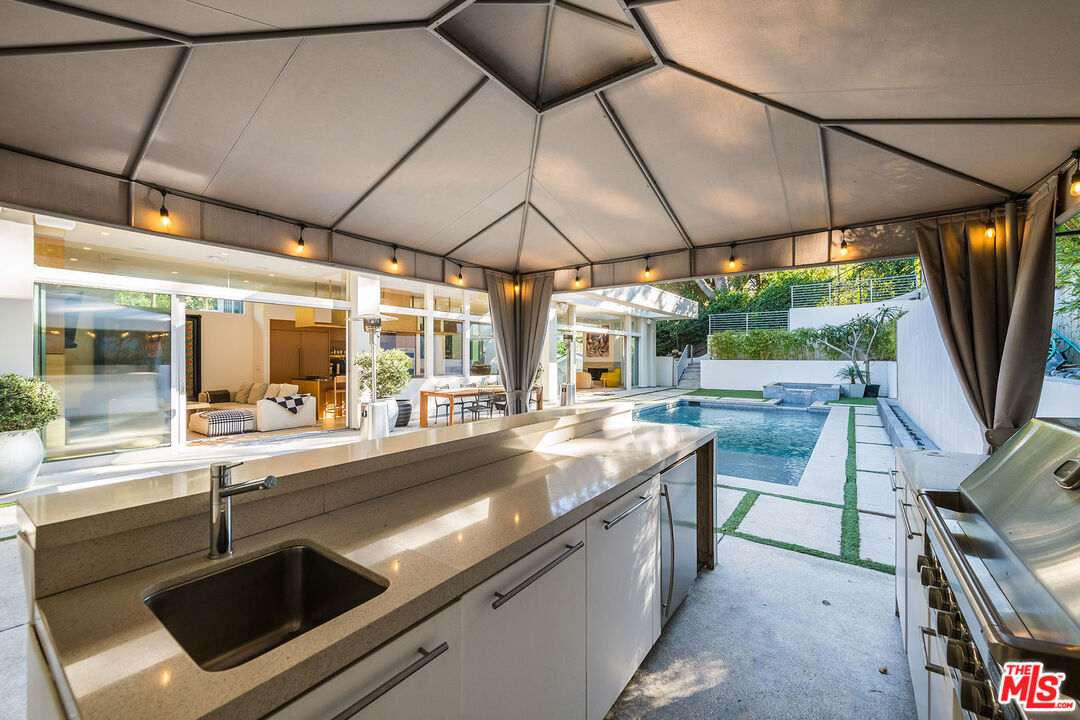 Beverly Hills, California, 90210, United States, 4 Bedrooms Bedrooms, ,5 BathroomsBathrooms,Residential,For Sale,1687212
