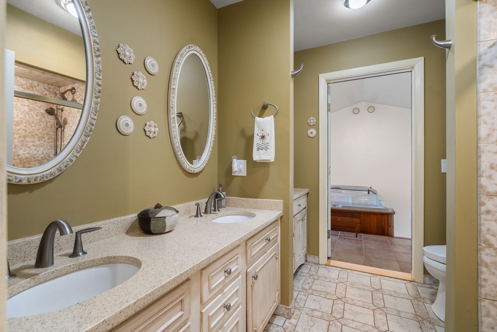 Dartmouth, Massachusetts, 02748, United States, 4 Bedrooms Bedrooms, ,5 BathroomsBathrooms,Residential,For Sale,1804172