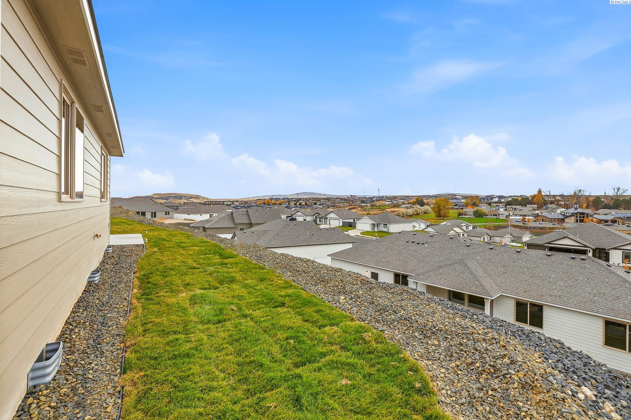 Kennewick, Washington, 99338, United States, 4 Bedrooms Bedrooms, ,1 BathroomBathrooms,Residential,For Sale,1996231