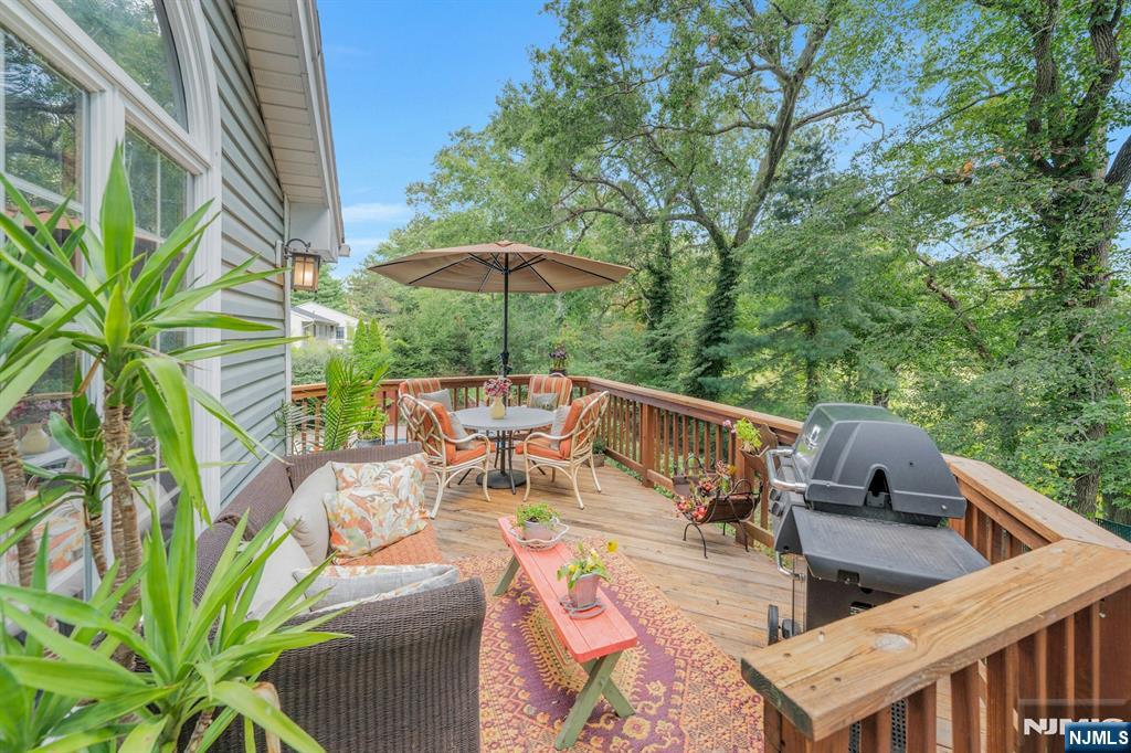 Montvale, New Jersey, 07645, United States, 6 Bedrooms Bedrooms, ,4 BathroomsBathrooms,Residential,For Sale,1950973