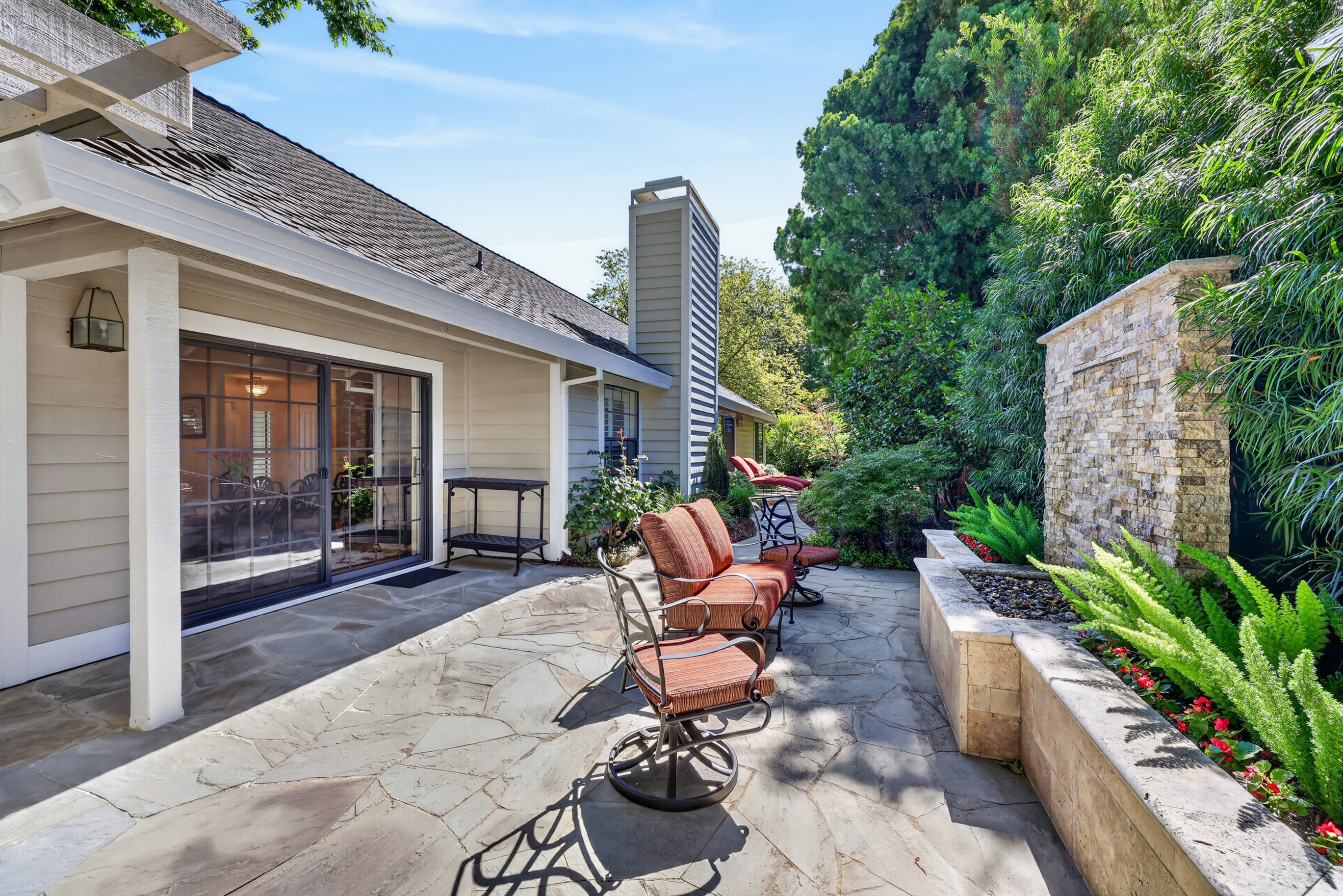 1073 Harrington Way, Carmichael, CA 95608 - 物件實景