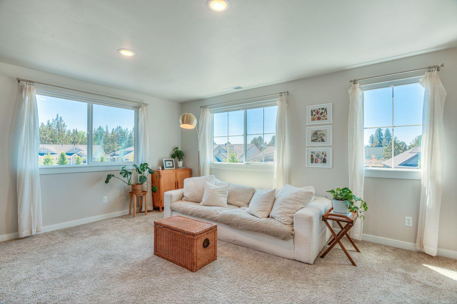 Bend, Oregon, 97702, United States, 3 Bedrooms Bedrooms, ,3 BathroomsBathrooms,Residential,For Sale,1977775