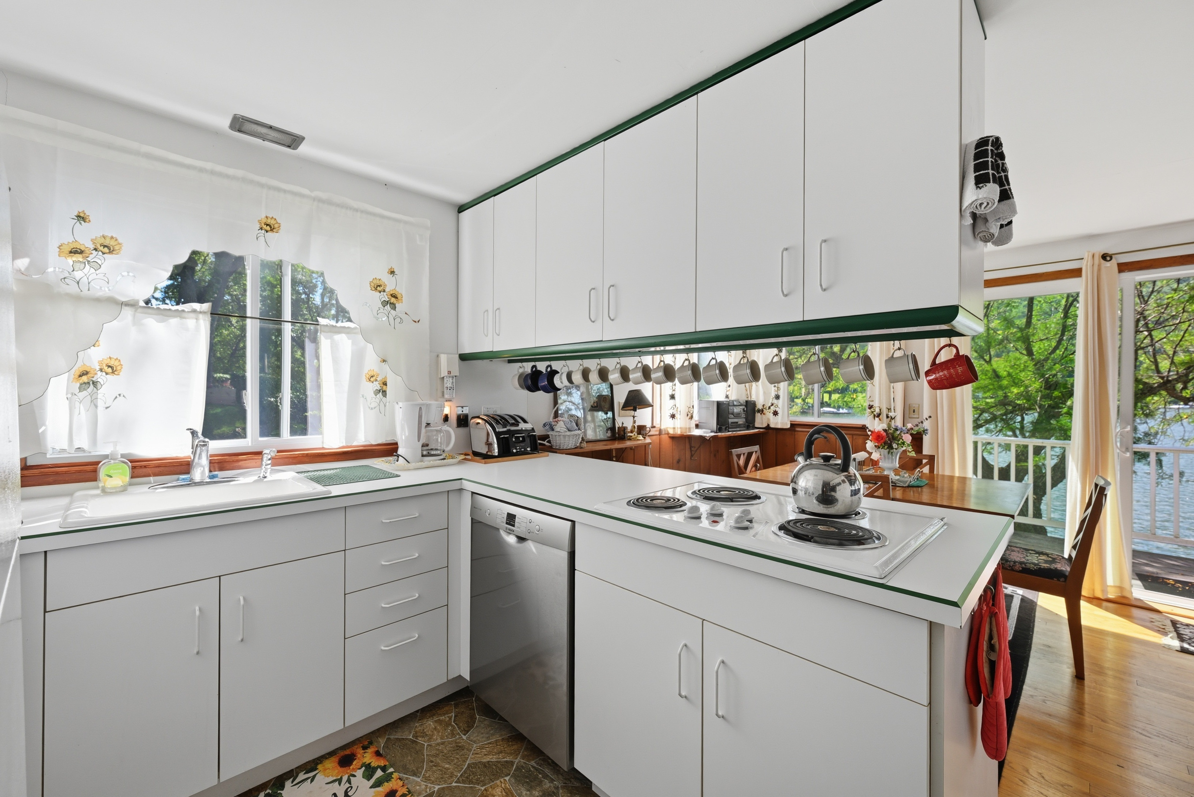  Dual-Home Private Estate with Sweeping Sunset Views on Candlewood Isle - 物件實景
