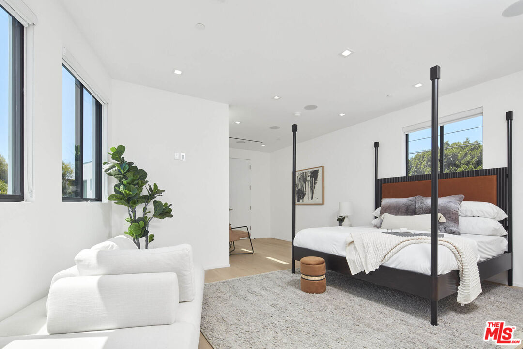 Culver City, California, 90230, United States, 4 Bedrooms Bedrooms, ,7 BathroomsBathrooms,Residential,For Sale,1804248