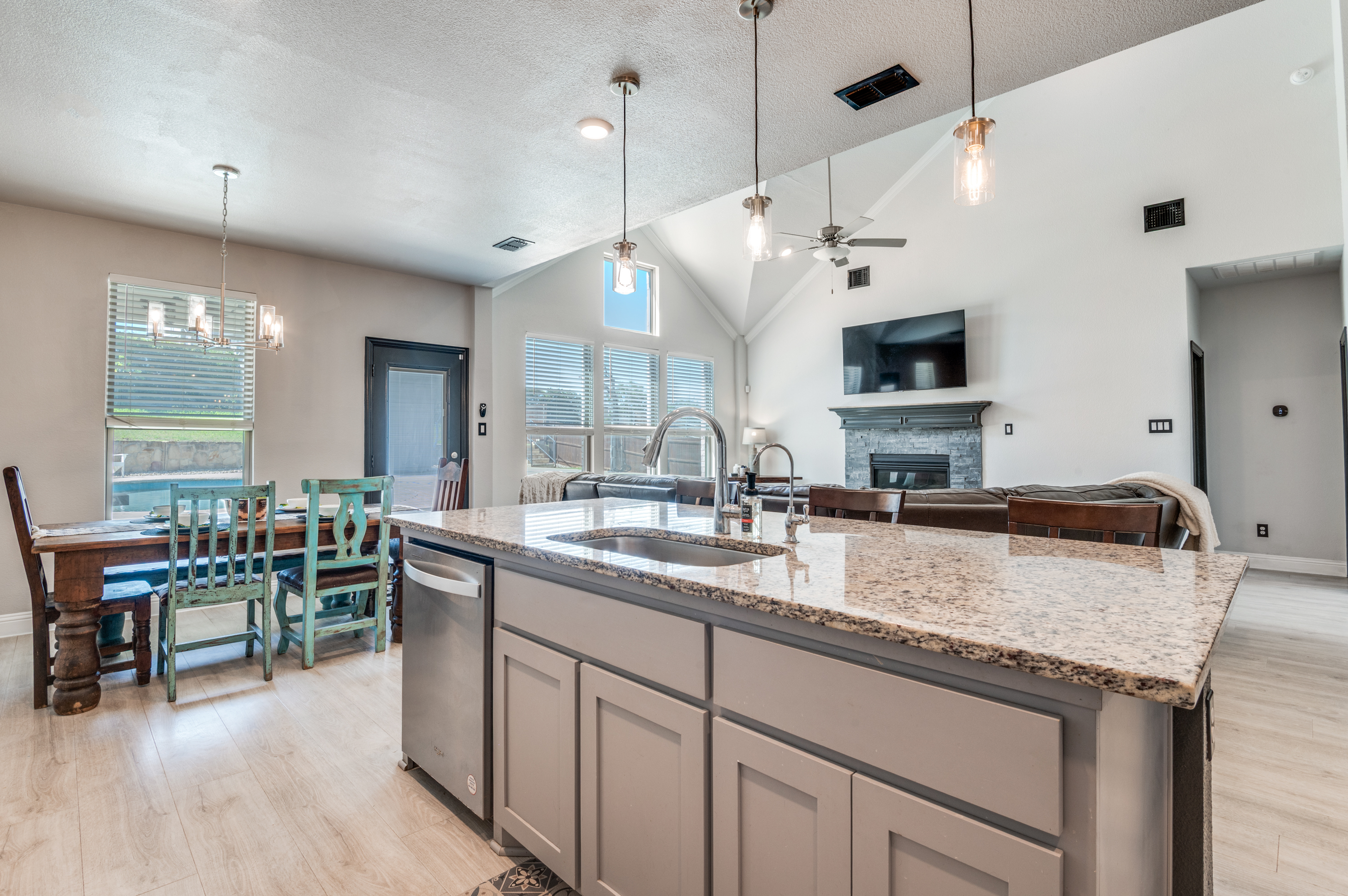  Burleson Beauty with Backyard Fun - 物件實景