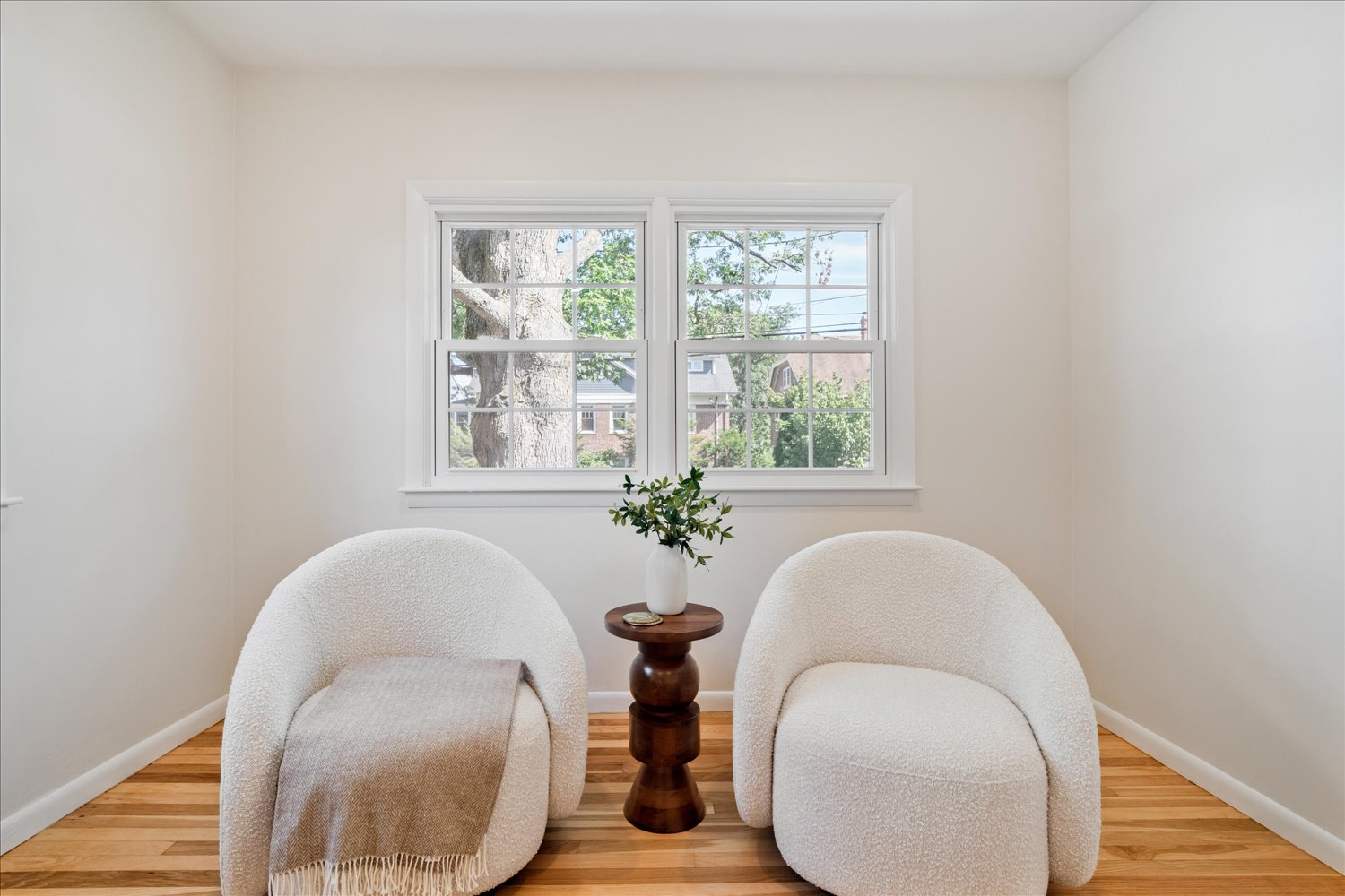 Providence, Rhode Island, 02906, United States, 2 Bedrooms Bedrooms, ,2 BathroomsBathrooms,Residential,For Sale,1943383