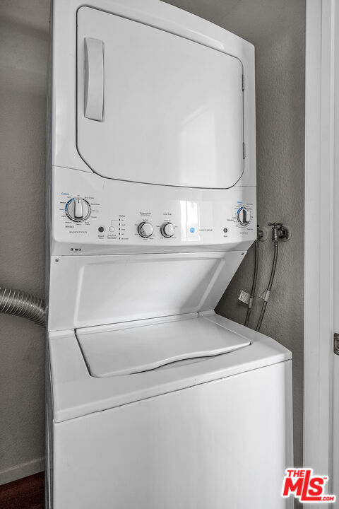 Sherman Oaks, California, 91403, United States, 3 Bedrooms Bedrooms, ,2 BathroomsBathrooms,Residential,For Sale,1989603