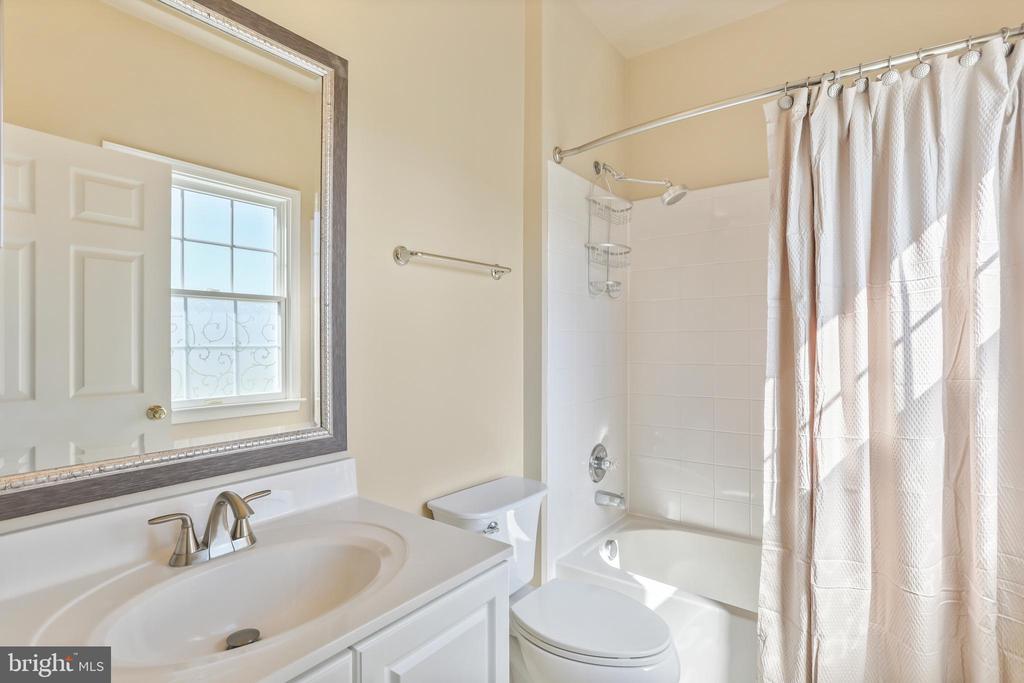 Waterford, Virginia, 20197, United States, 4 Bedrooms Bedrooms, ,5 BathroomsBathrooms,Residential,For Sale,1941290