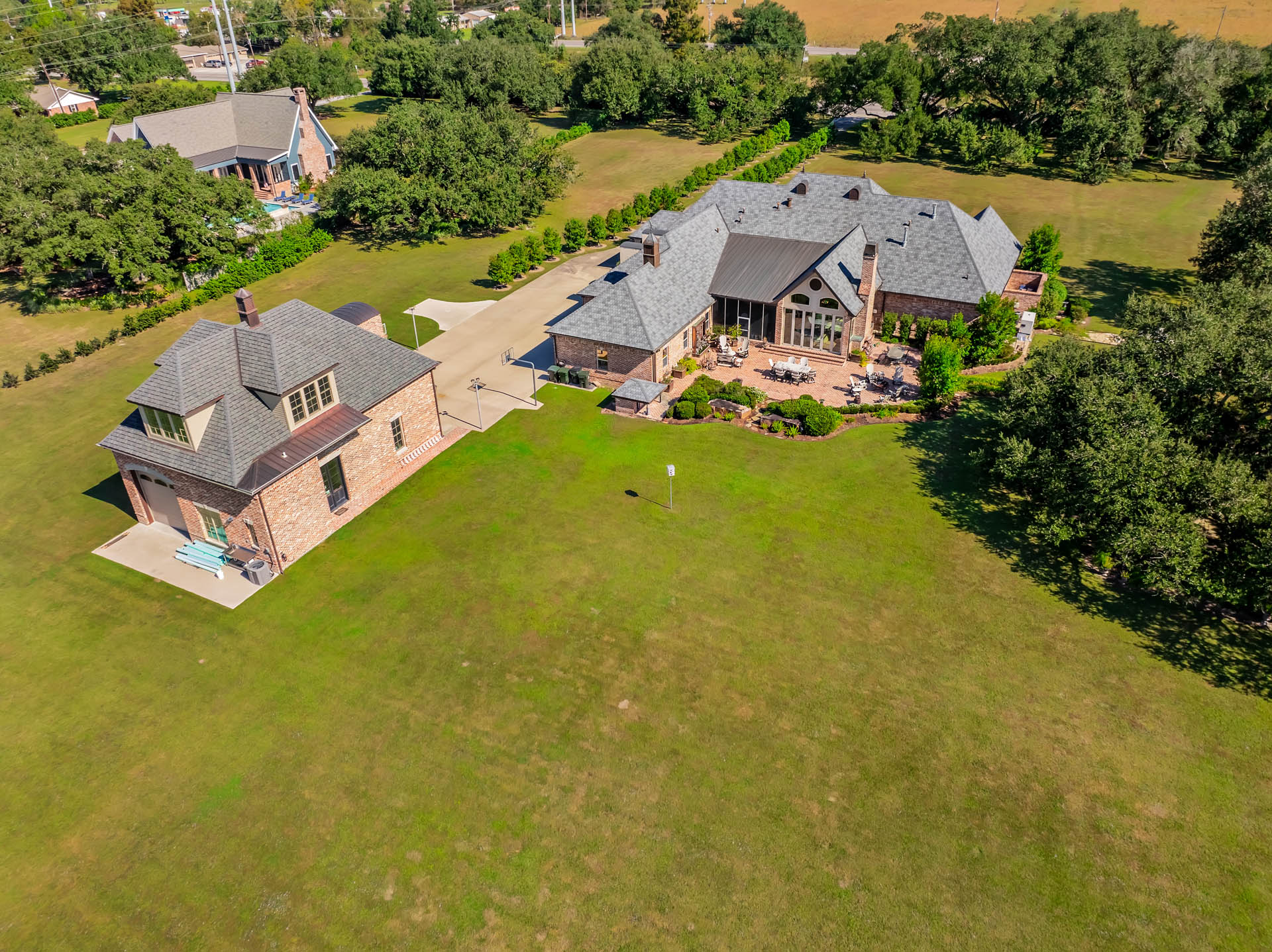 Houma, Louisiana, 70360, United States, 3 Bedrooms Bedrooms, ,4 BathroomsBathrooms,Residential,For Sale,2000974