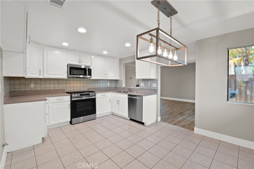 San Dimas, California, 91773, United States, 3 Bedrooms Bedrooms, ,3 BathroomsBathrooms,Residential,For Sale,1889581