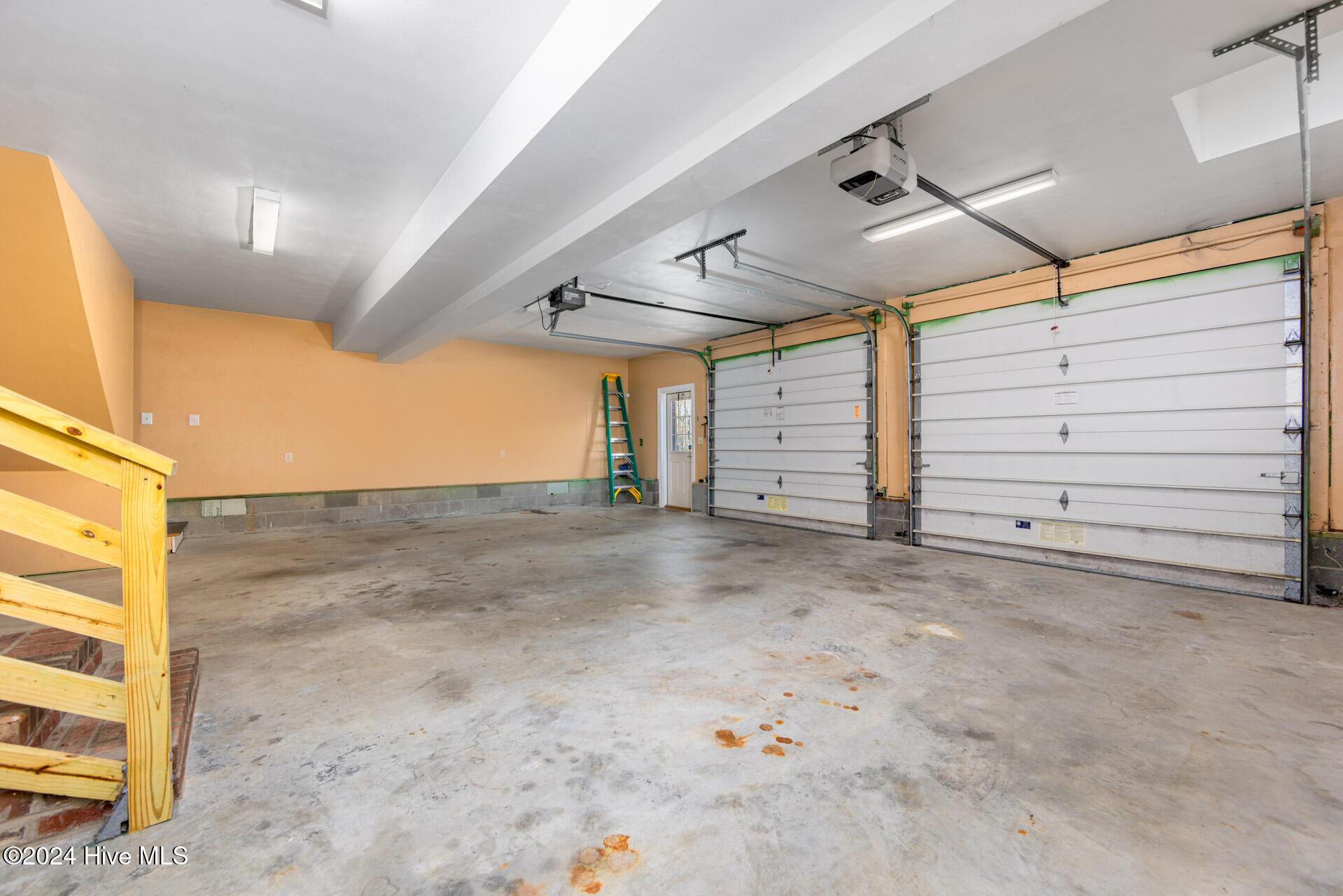 Currituck, North Carolina, 27929, United States, 4 Bedrooms Bedrooms, ,4 BathroomsBathrooms,Residential,For Sale,1849903