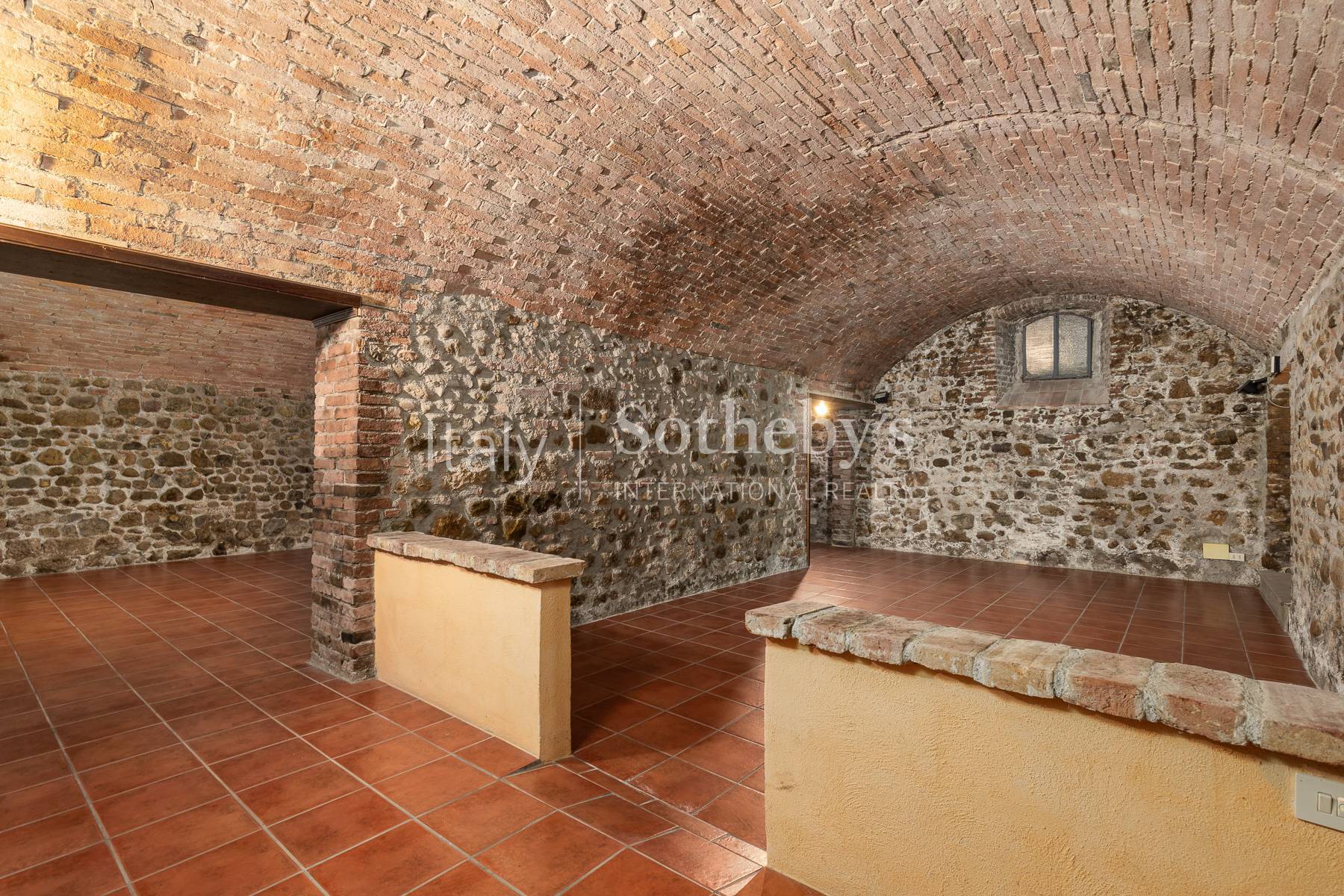  Castle with Approved Restoration Project near Montalcino - 物件實景