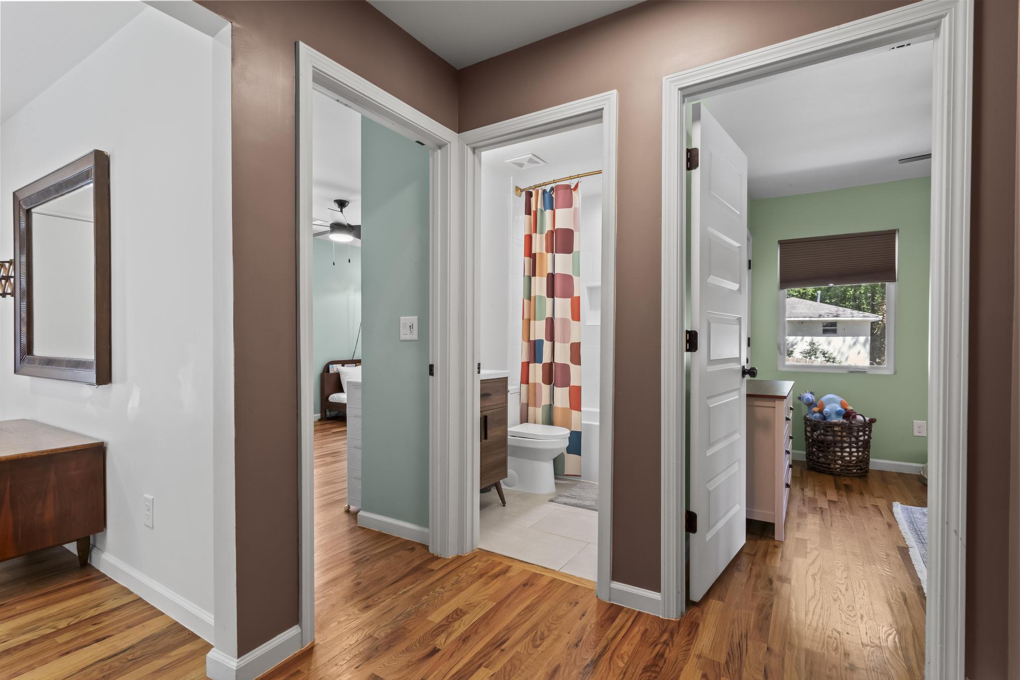  Thoughtfully Designed, Fully Renovated Home - 物件實景