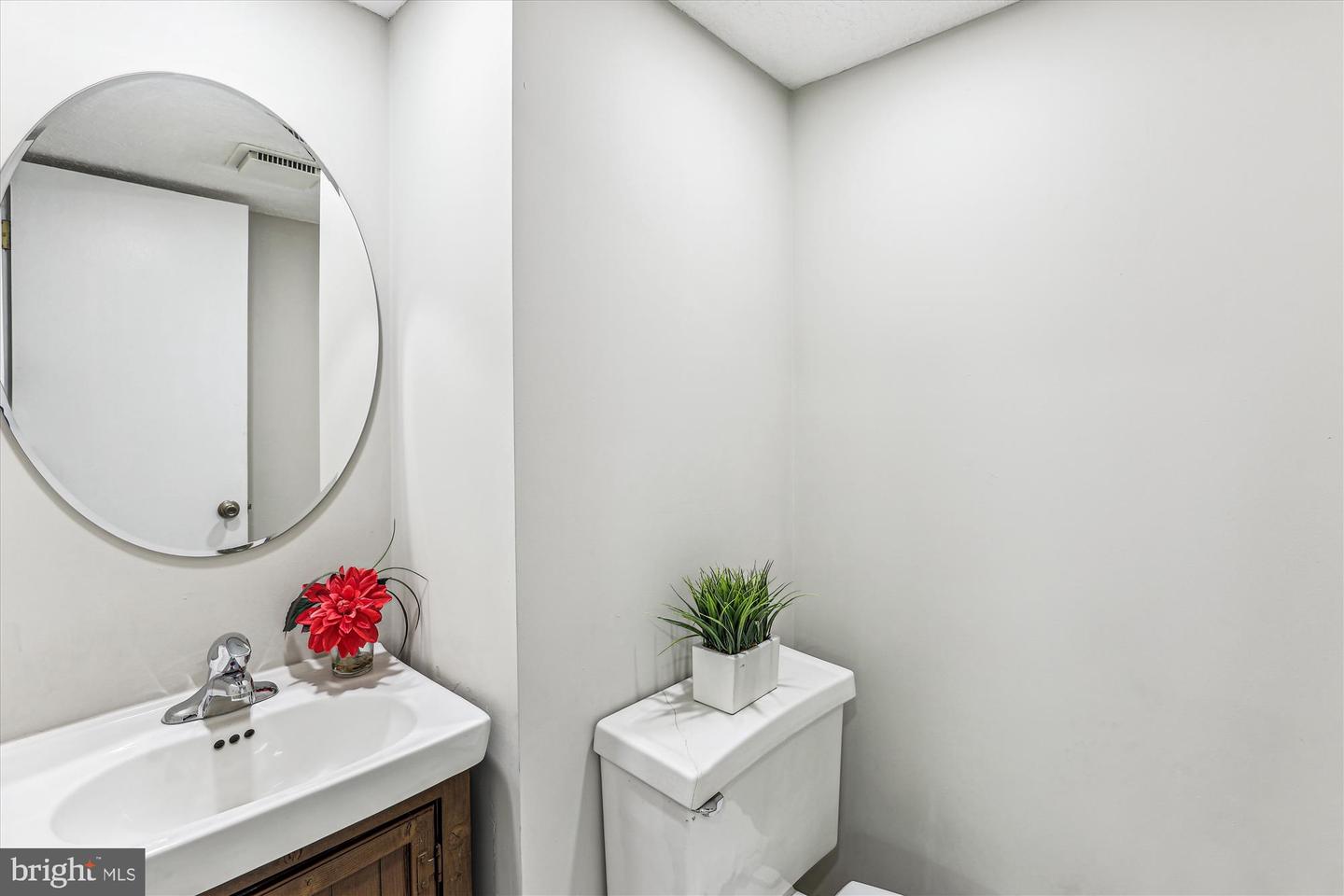 Alexandria, Virginia, 22306, United States, 3 Bedrooms Bedrooms, ,3 BathroomsBathrooms,Residential,For Sale,1902462