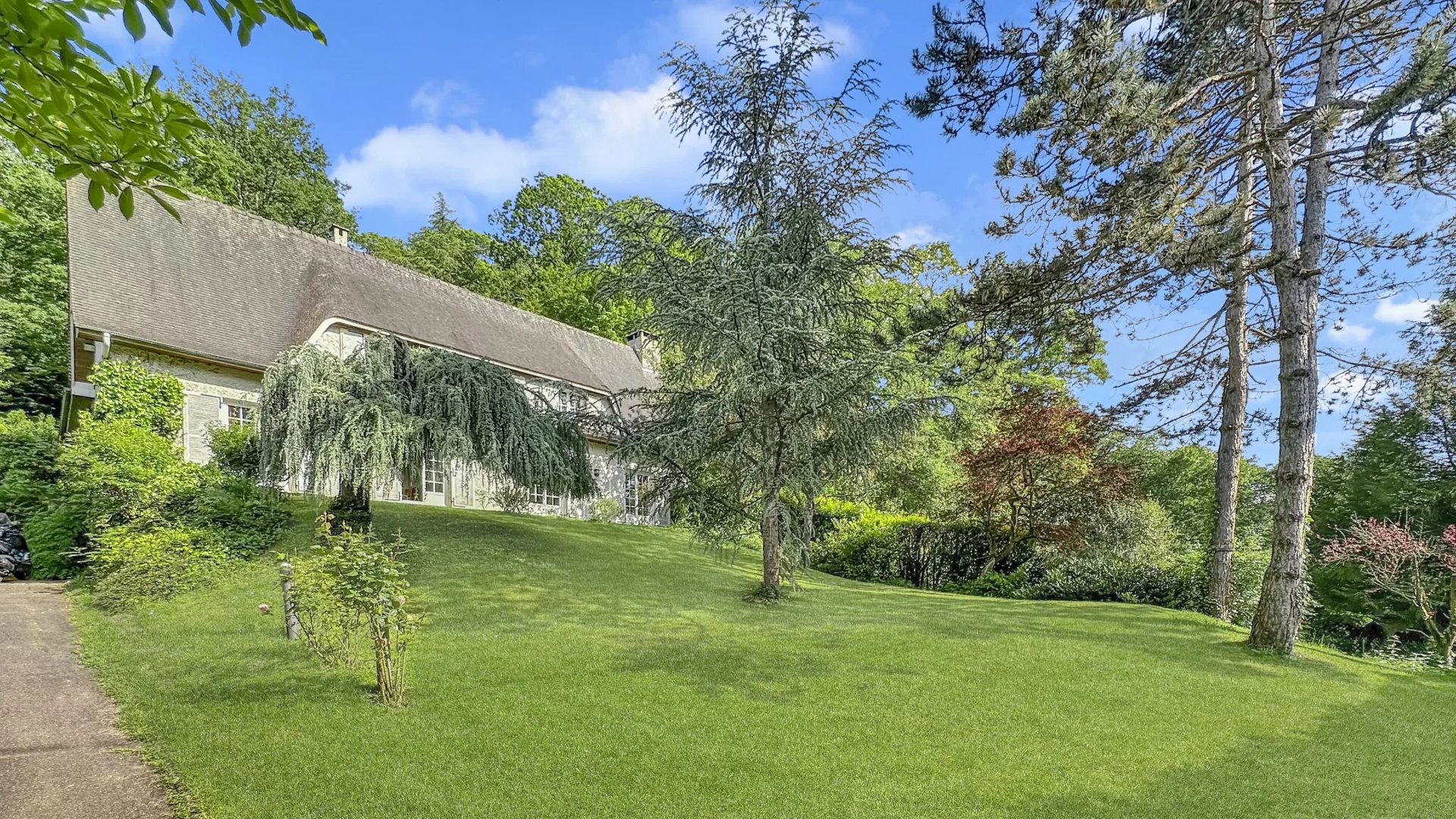 Jouy-en-Josas, Île-de-France, 78350, FR, 5 Bedrooms Bedrooms, ,4 BathroomsBathrooms,Residential,For Sale,1687138