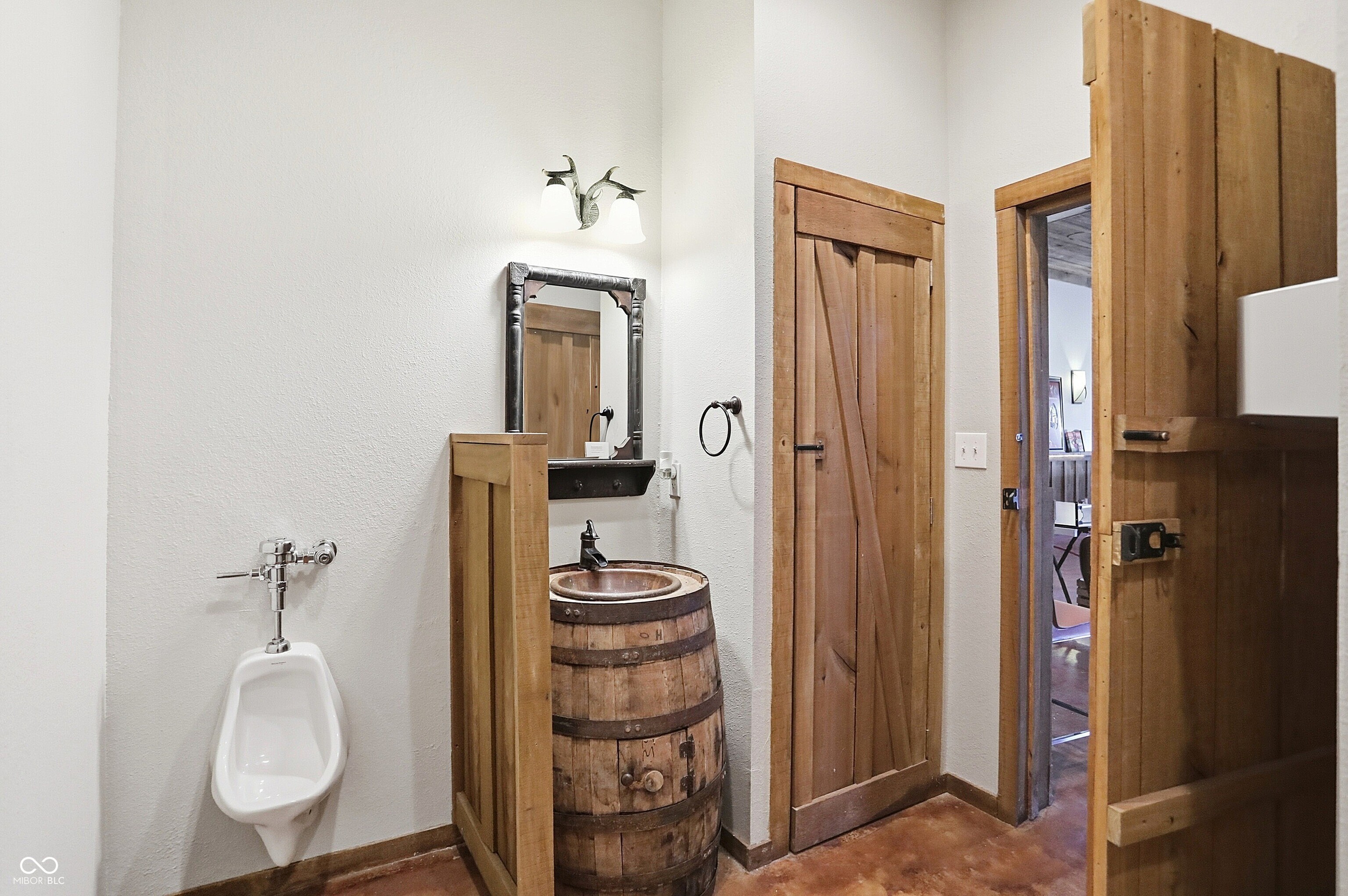 Bargersville, Indiana, 46106, United States, 5 Bedrooms Bedrooms, ,6 BathroomsBathrooms,Residential,For Sale,1992401