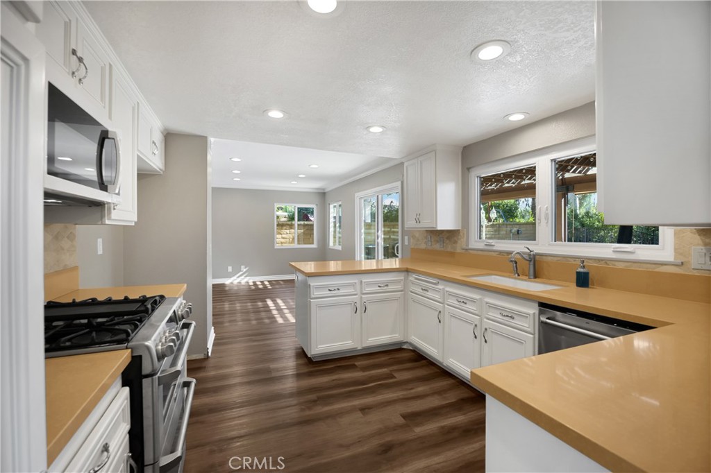 Pomona, California, 91766, United States, 4 Bedrooms Bedrooms, ,2 BathroomsBathrooms,Residential,For Sale,1977719