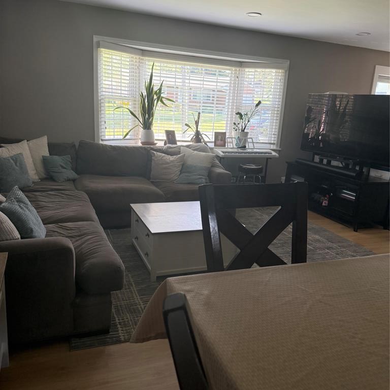 Ronkonkoma, New York, 11779, United States, 4 Bedrooms Bedrooms, ,2 BathroomsBathrooms,Residential,For Sale,1906484