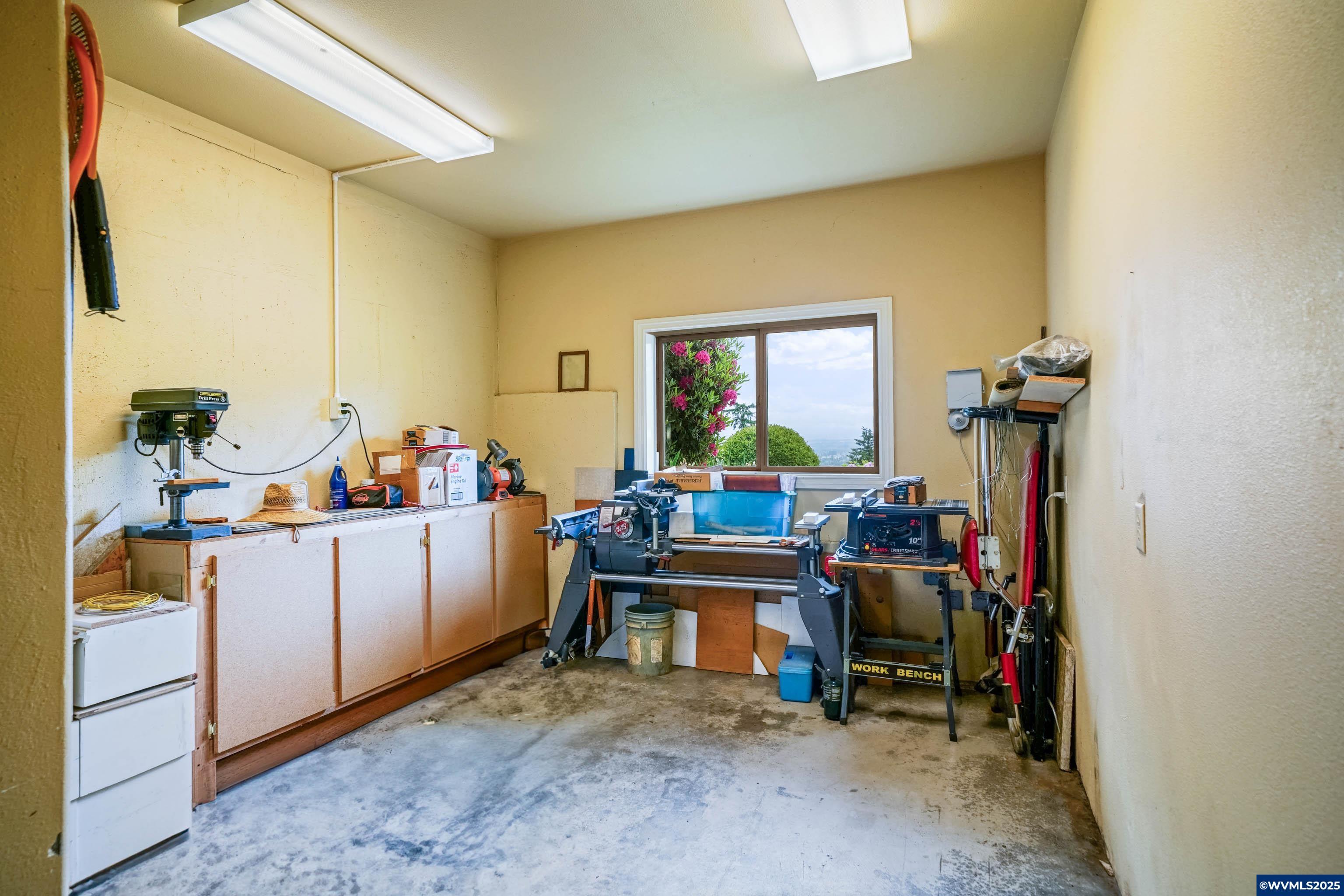 Turner, Oregon, 97392, United States, 4 Bedrooms Bedrooms, ,3 BathroomsBathrooms,Residential,For Sale,1827852