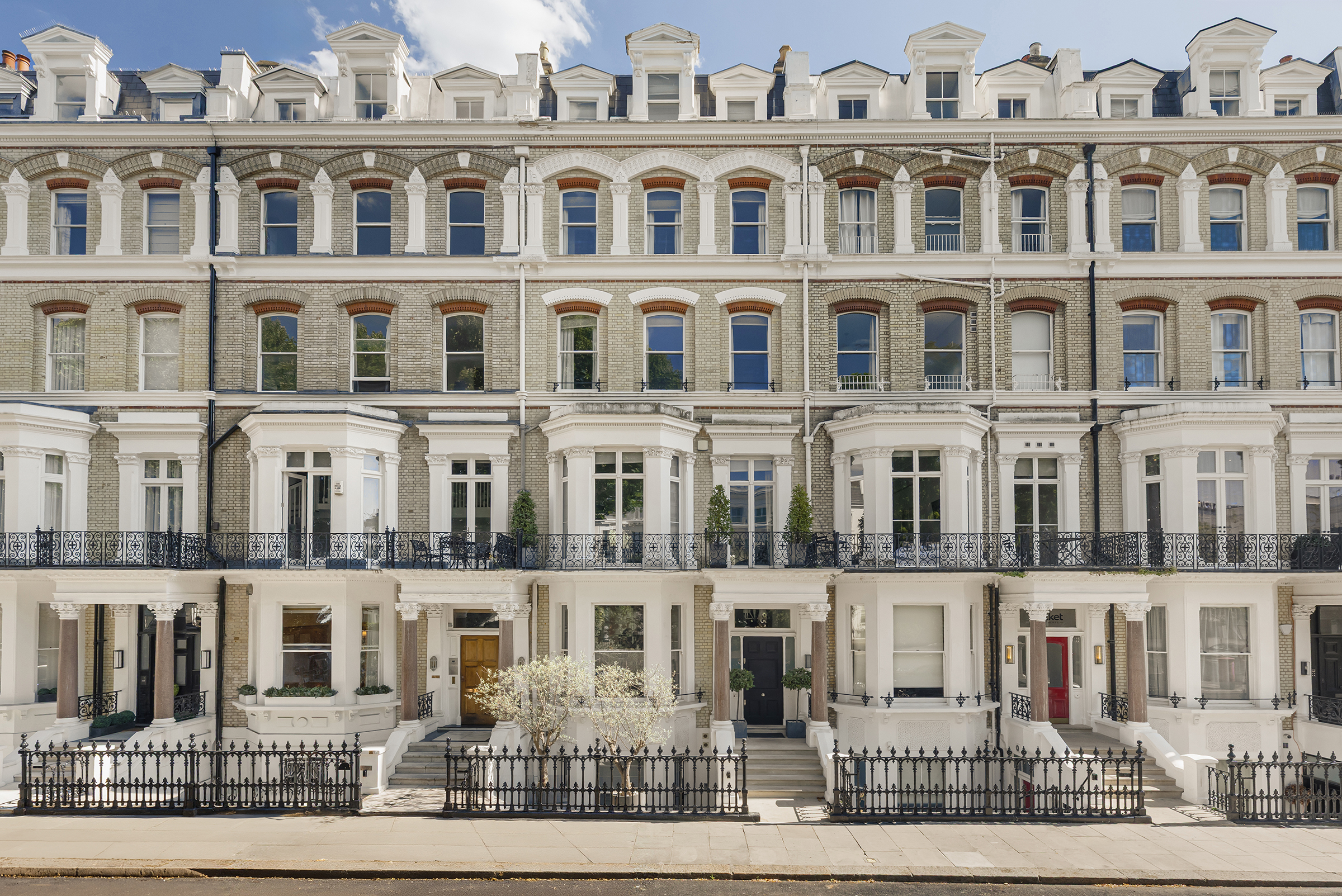  A Magnificent Six-Bedroom Residence with Pool and Roof Terrace in Kensington - 物件實景