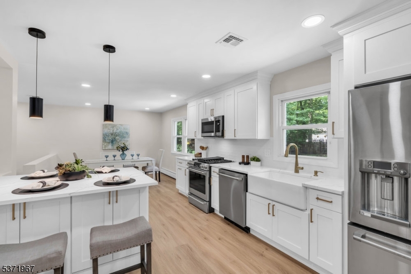 Berkeley Heights Twp., New Jersey, 07922, United States, 5 Bedrooms Bedrooms, ,3 BathroomsBathrooms,Residential,For Sale,1927400