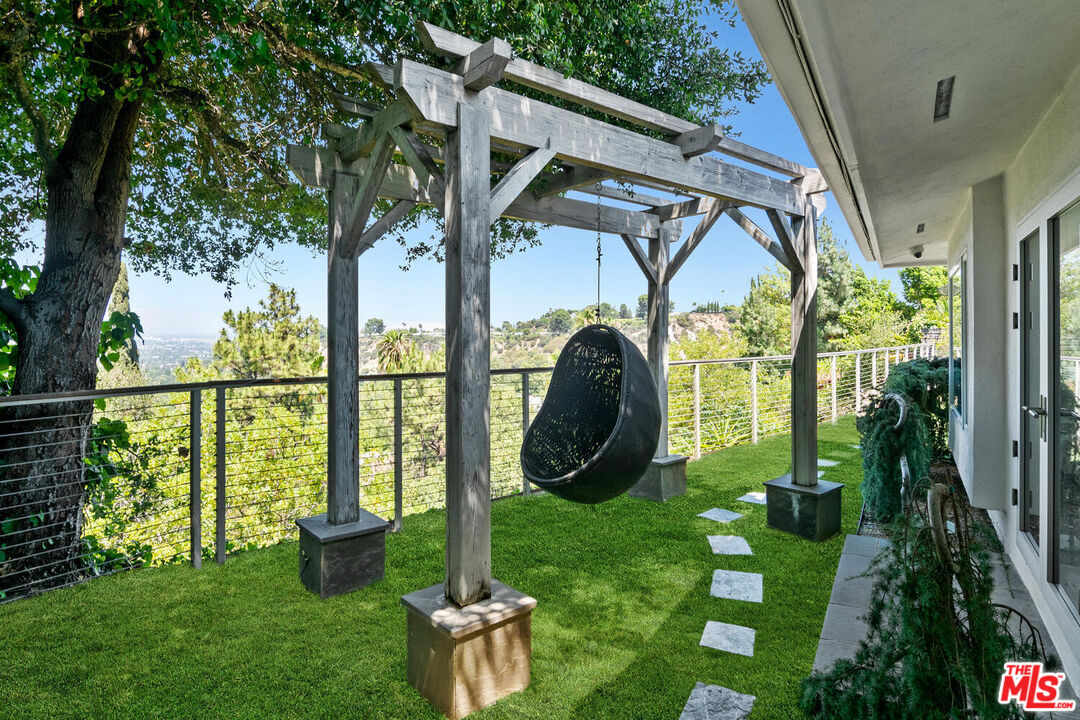 Sherman Oaks, California, 91403, United States, 3 Bedrooms Bedrooms, ,2 BathroomsBathrooms,Residential,For Sale,1940952