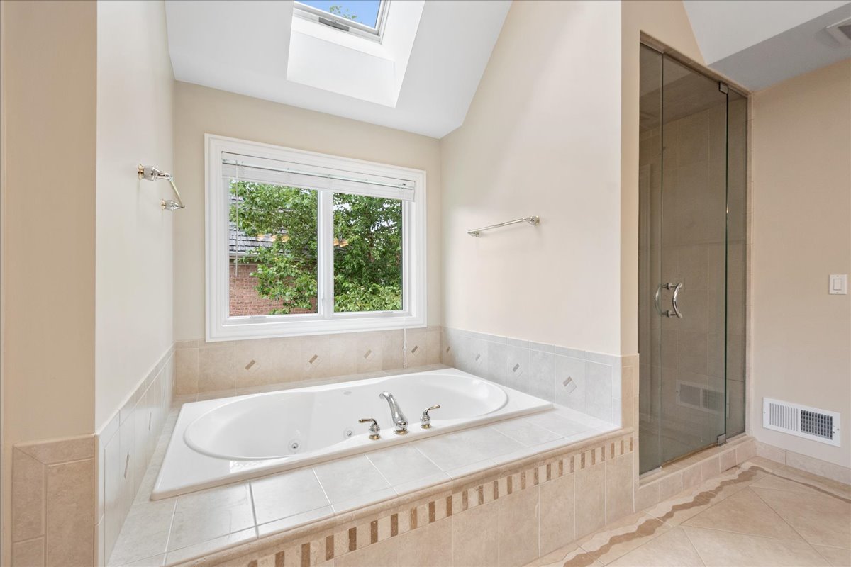 Vernon Hills, Illinois, 60061, United States, 4 Bedrooms Bedrooms, ,4 BathroomsBathrooms,Residential,For Sale,1940393