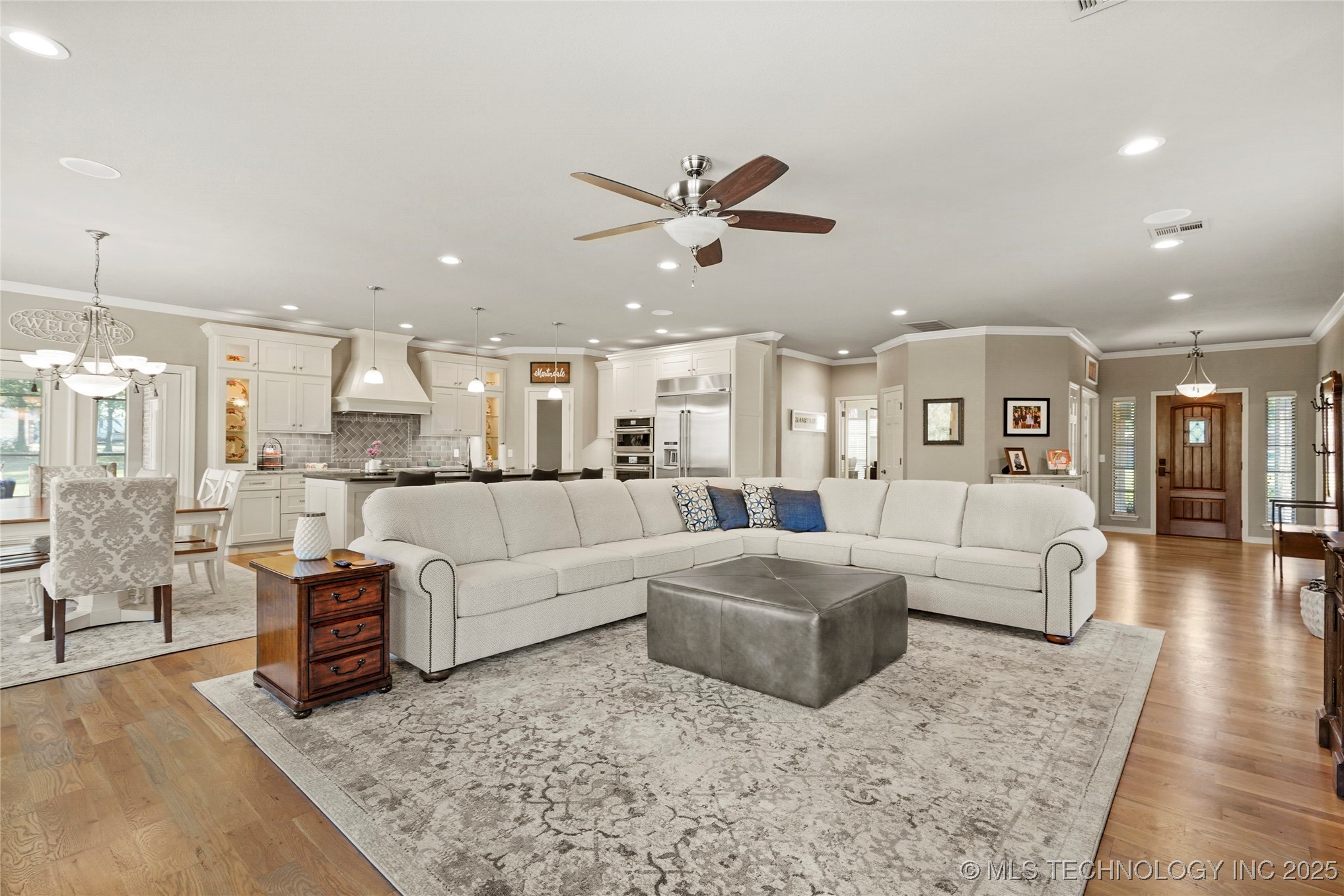 Catoosa, Oklahoma, 74015, United States, 3 Bedrooms Bedrooms, ,3 BathroomsBathrooms,Residential,For Sale,1987944