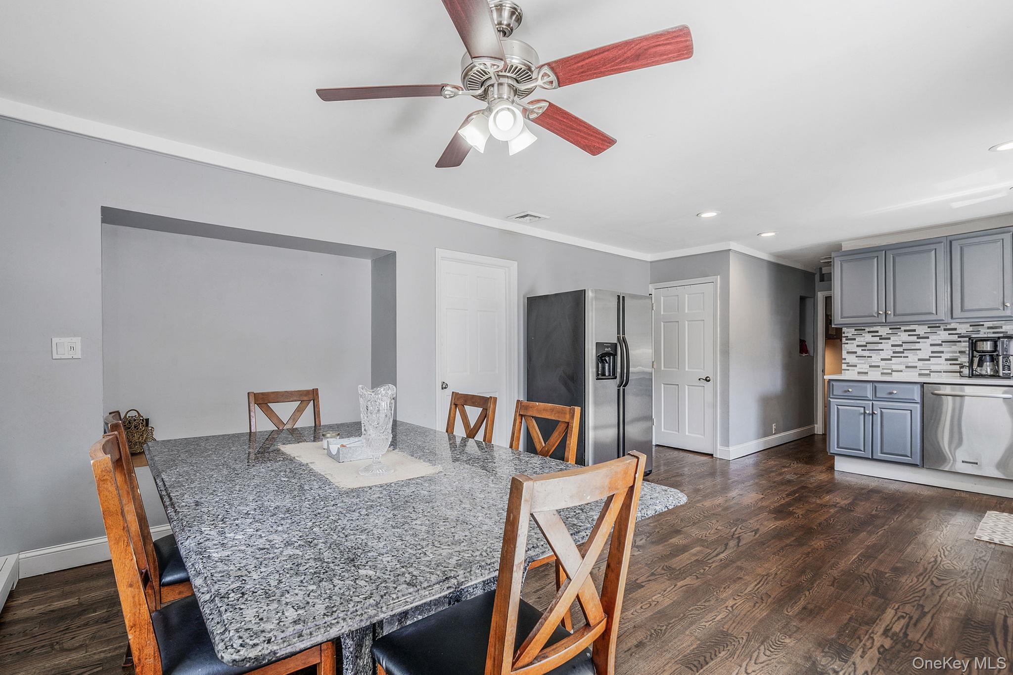 West Islip, New York, 11795, United States, 4 Bedrooms Bedrooms, ,4 BathroomsBathrooms,Residential,For Sale,1925742