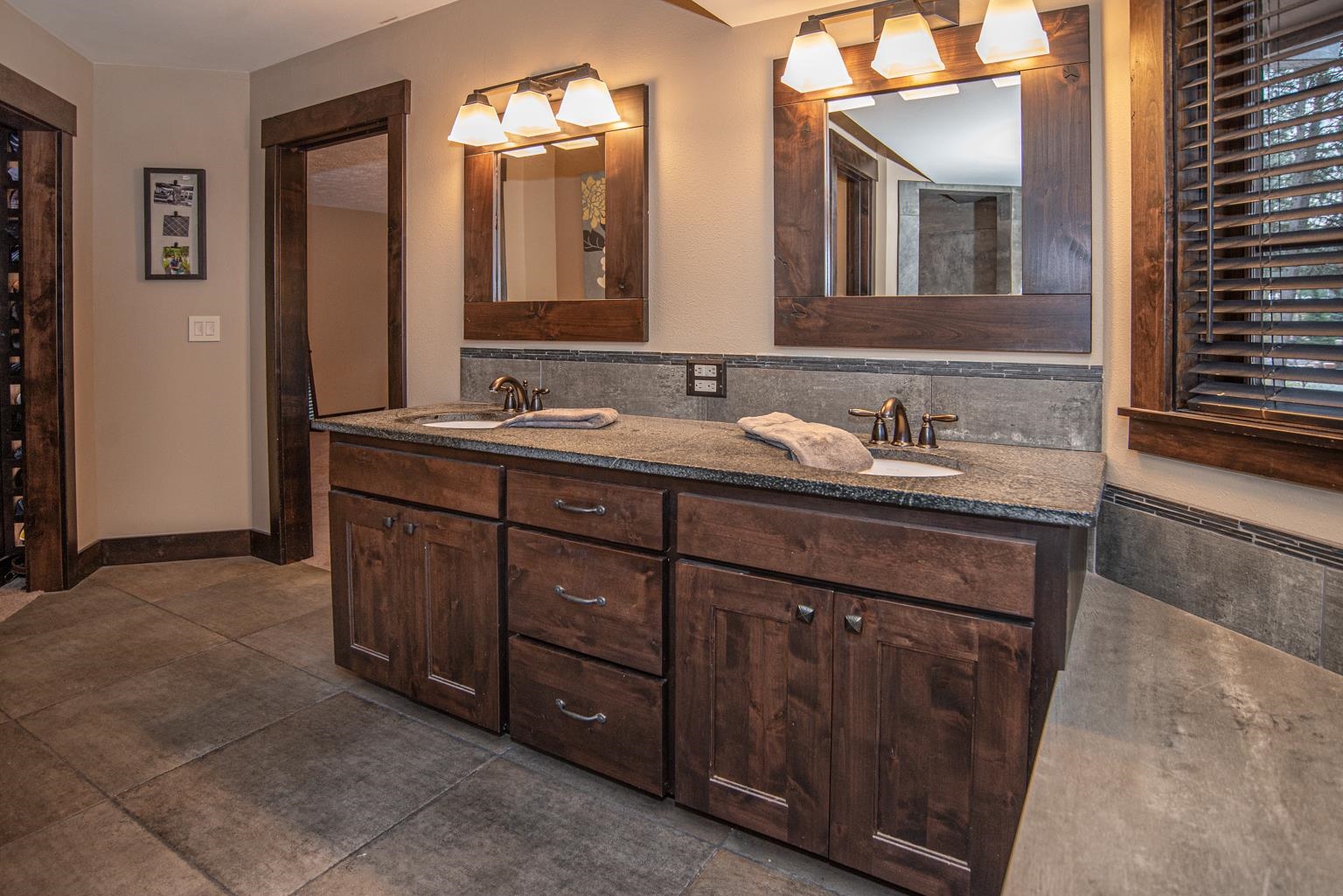 Colbert, Washington, 99005, United States, 5 Bedrooms Bedrooms, ,4 BathroomsBathrooms,Residential,For Sale,1974810