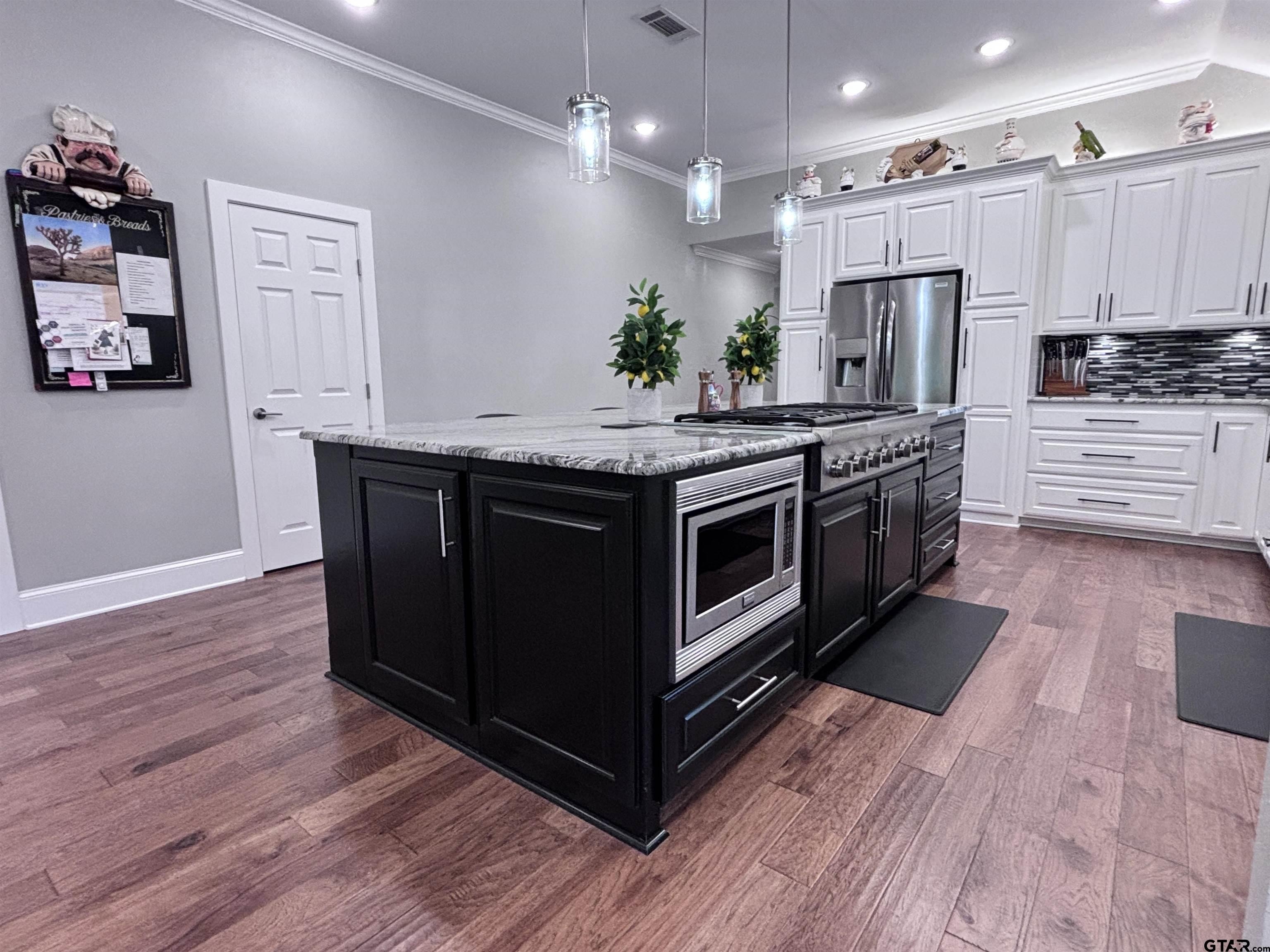 Pittsburg, Texas, 75686, United States, 4 Bedrooms Bedrooms, ,5 BathroomsBathrooms,Residential,For Sale,1942722